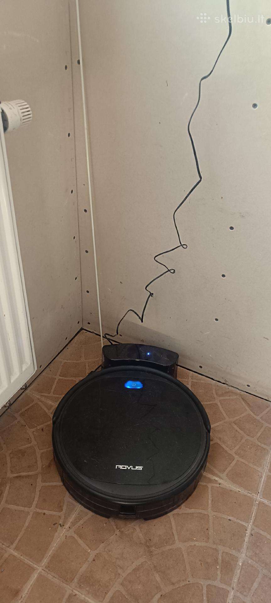 Robotai puikiai veikiantys.yra du vienetai.