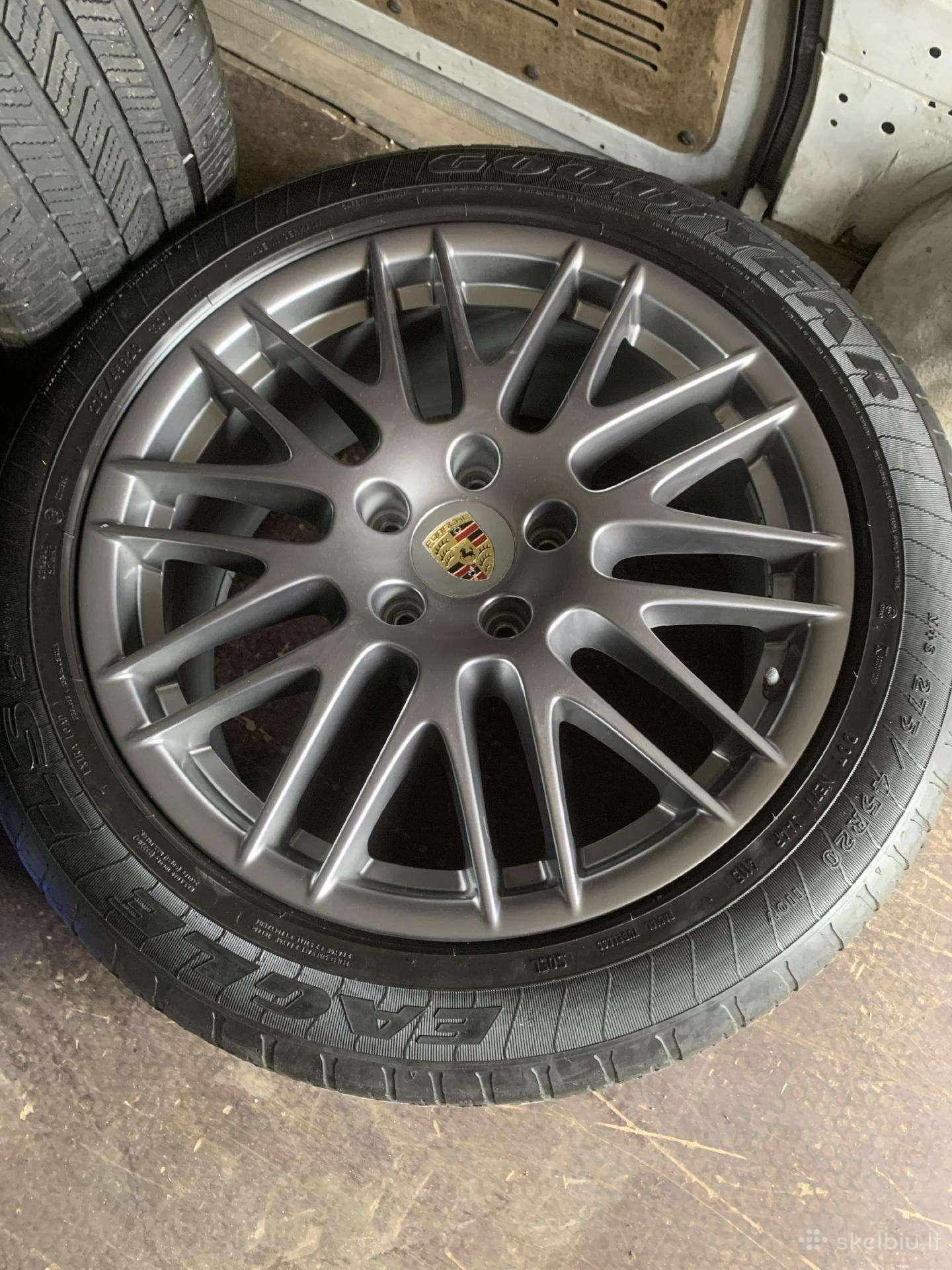 Porshe Cayene ratai