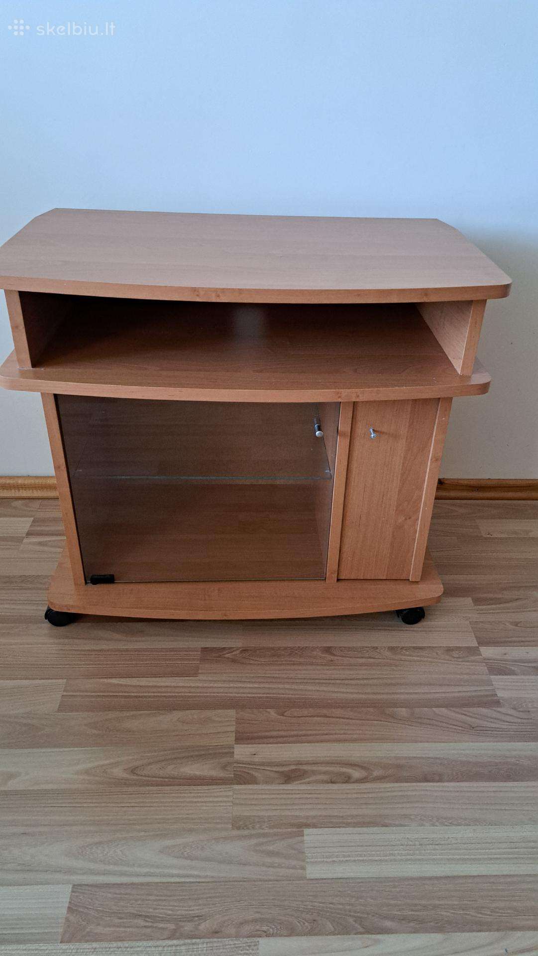TV staliukas / baras