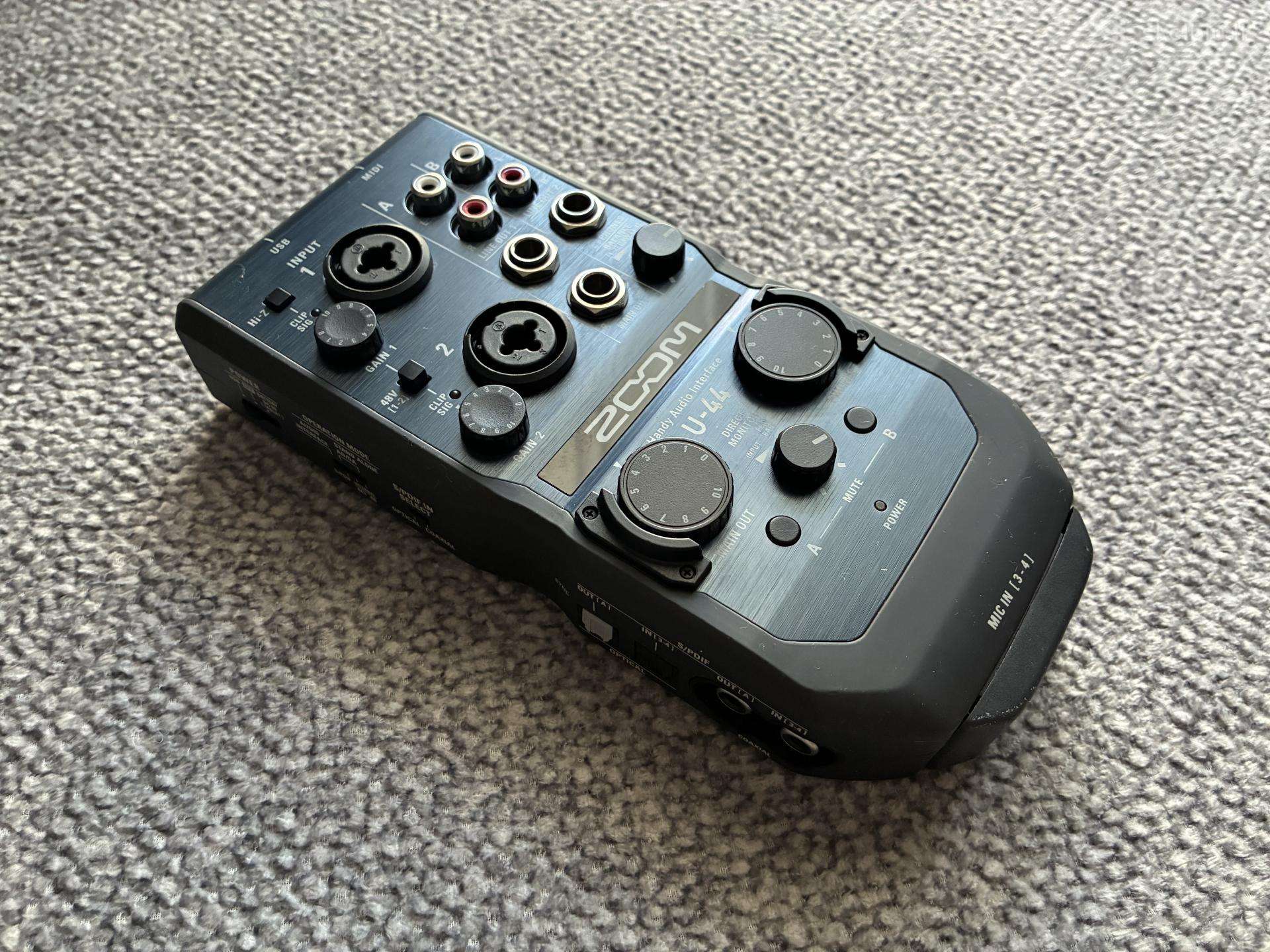 Zoom U-44 garso plokštė