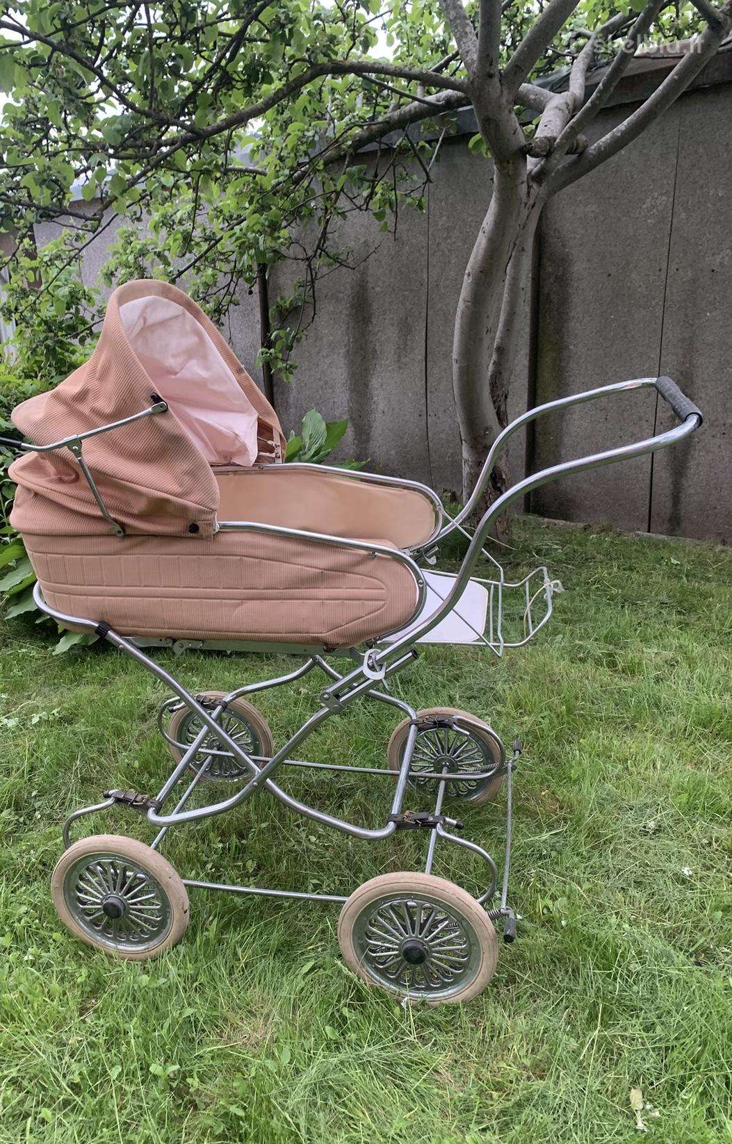 Seni-vintage daikta. Pigiai