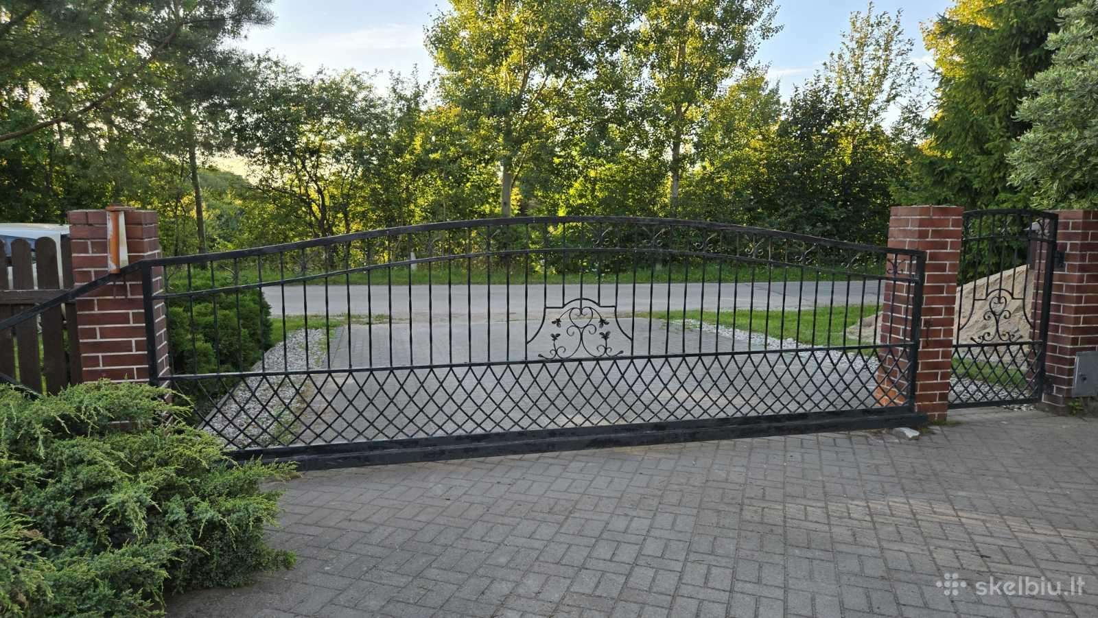 Vartai su varteliais