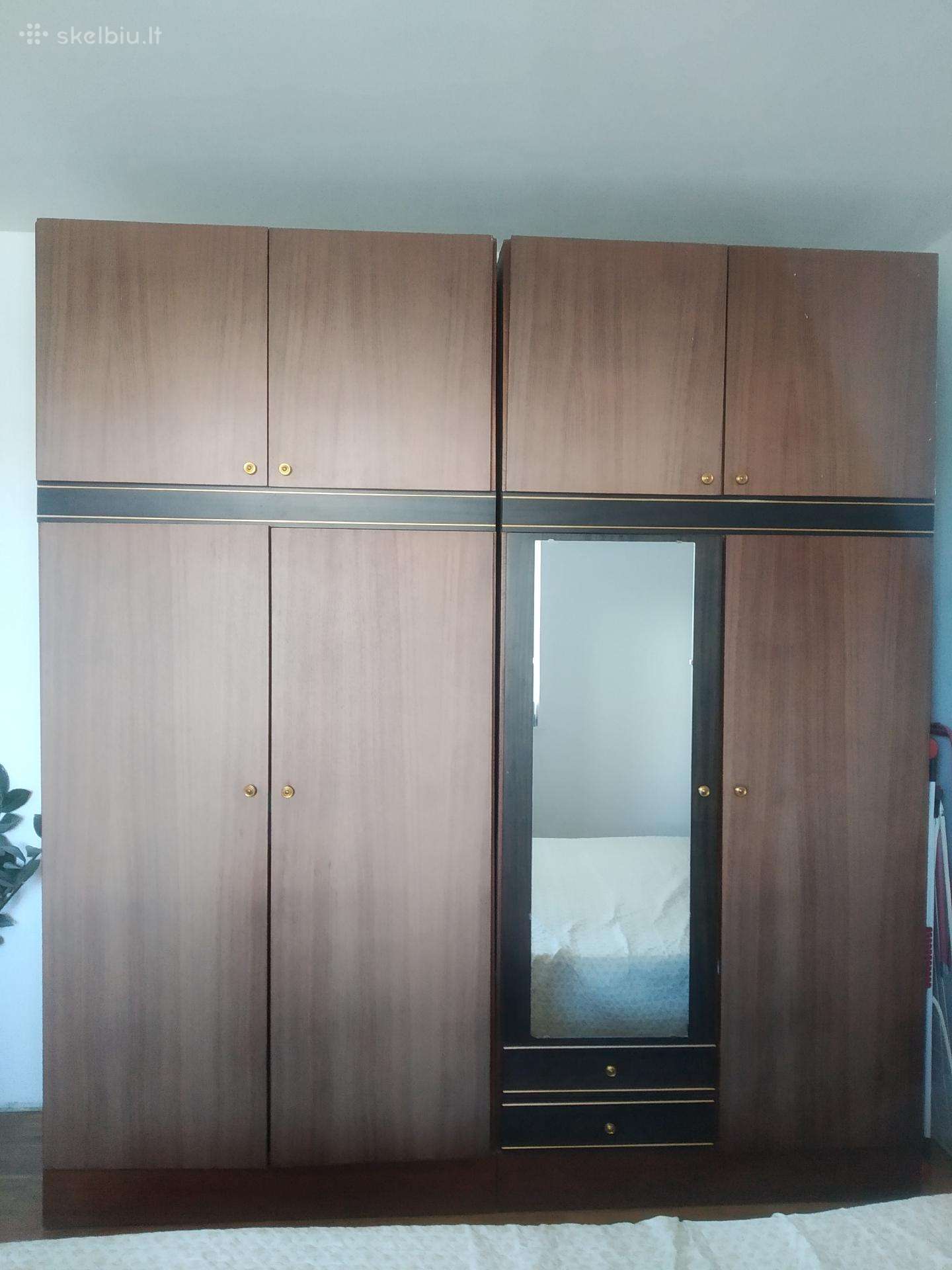 Parduodu dvi spintas