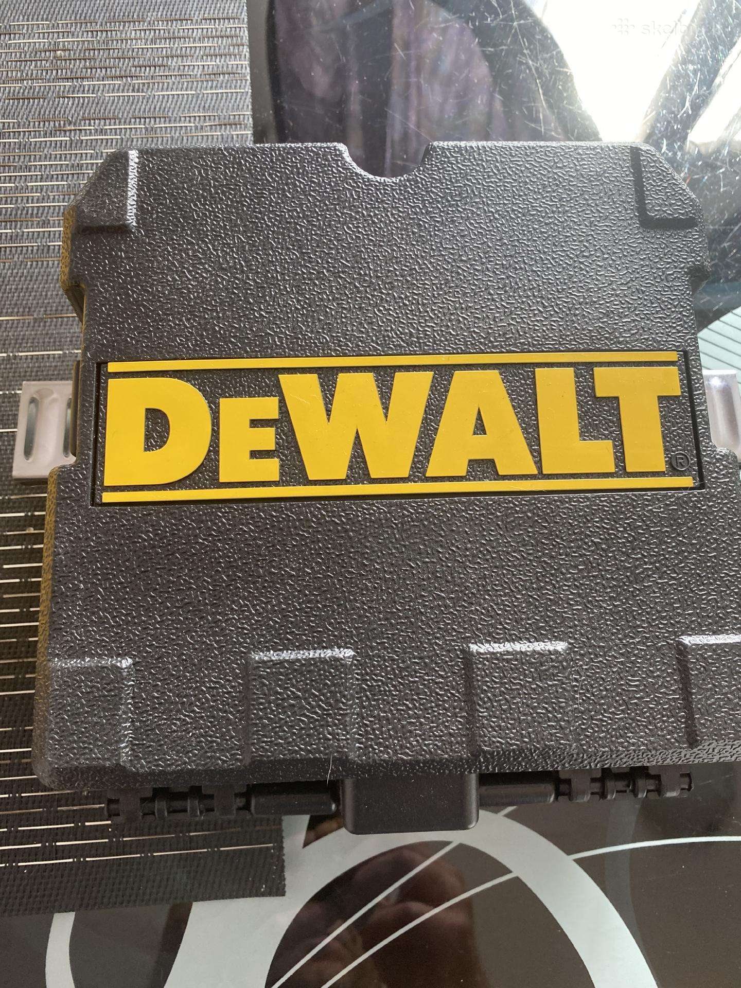 Dewalt nauji