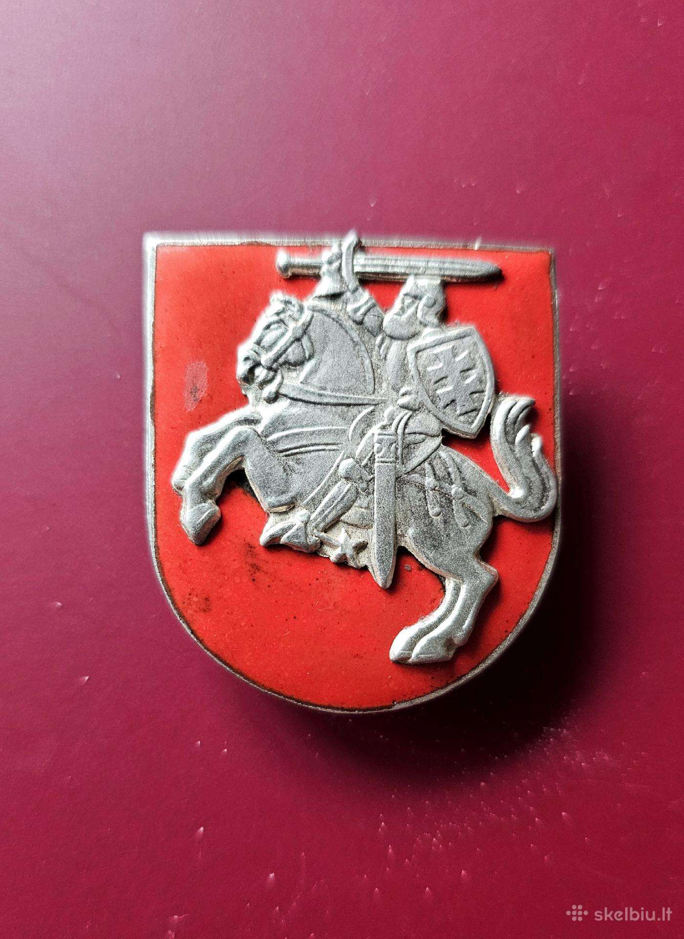 Krūtininis teisėjo ženklas.