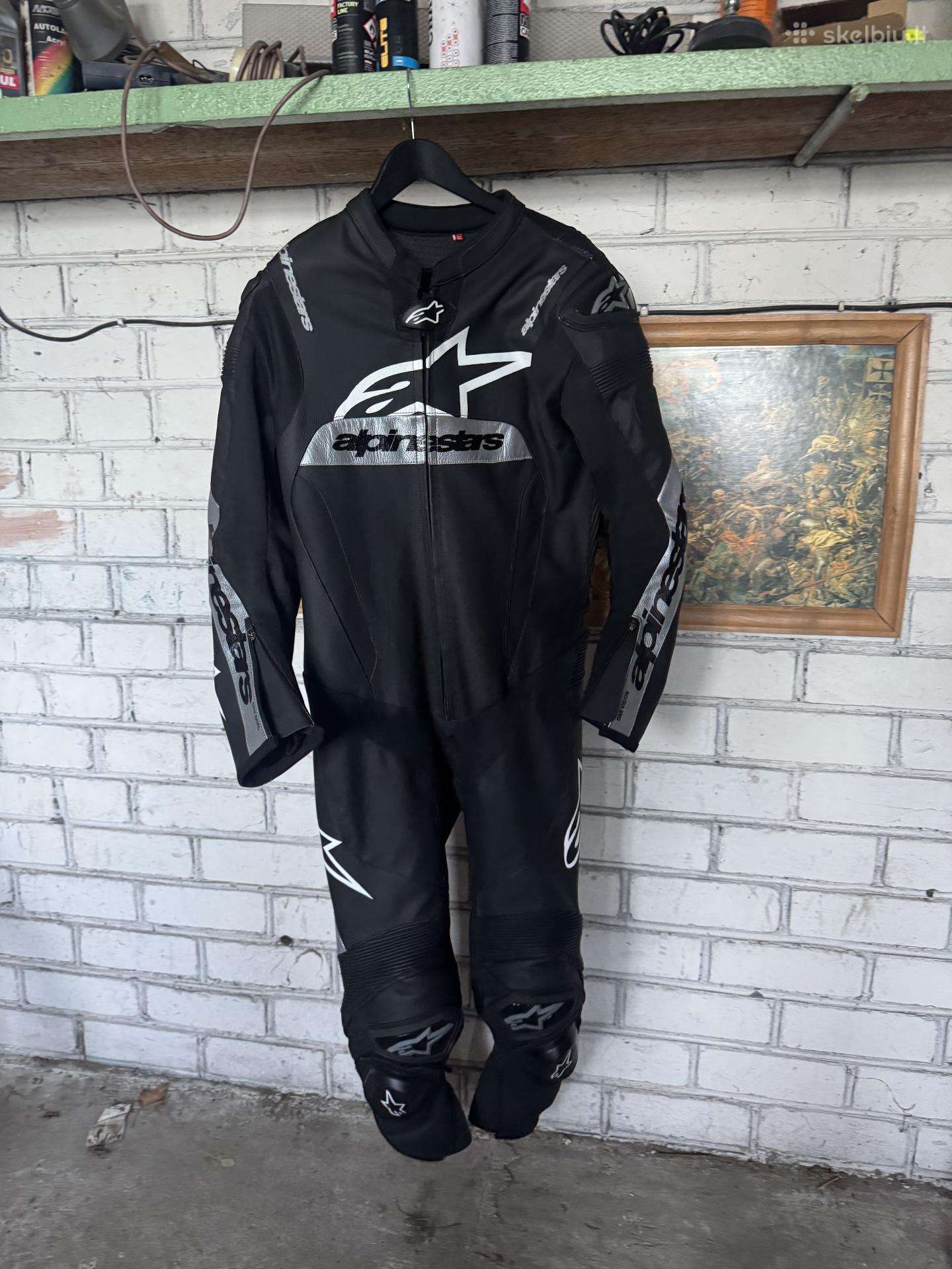 Motociklo apranga vienos dalies
