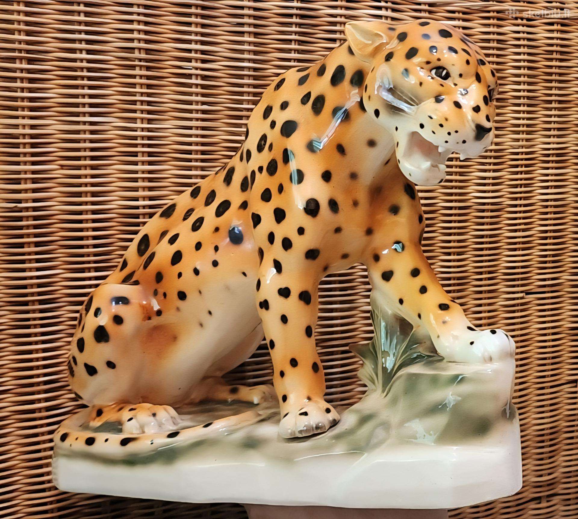 Porcelianinis leopardas