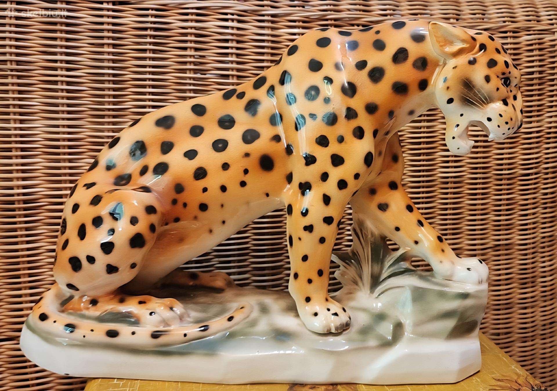 Porcelianinis leopardas