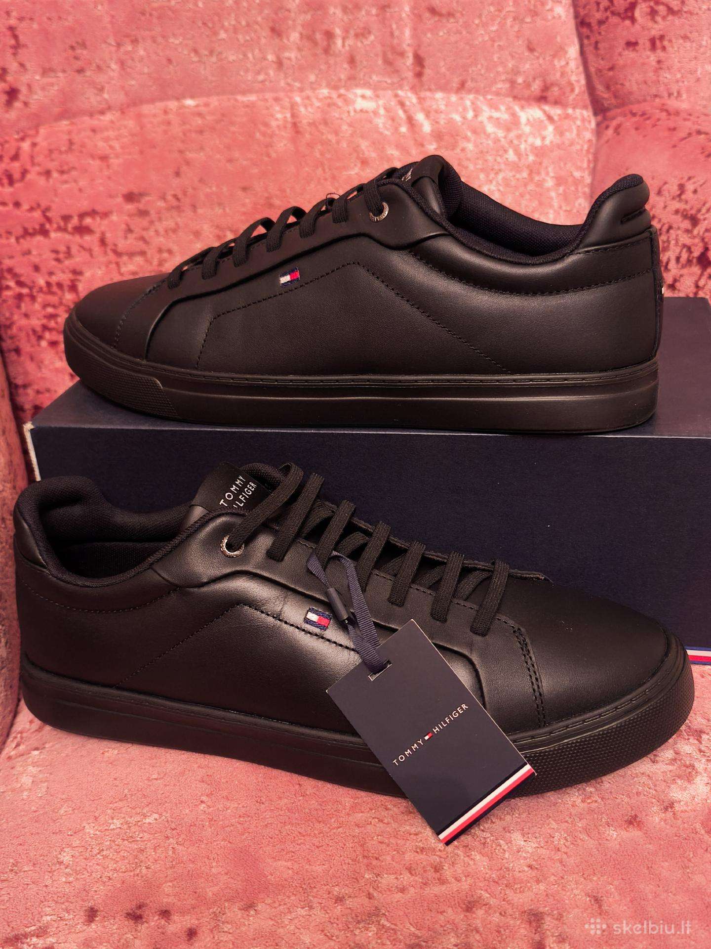 Vyriski kedai Tommy Hilfiger.