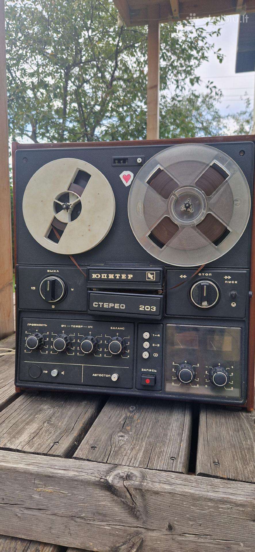 Jupiter 203 stereo magnetafonas