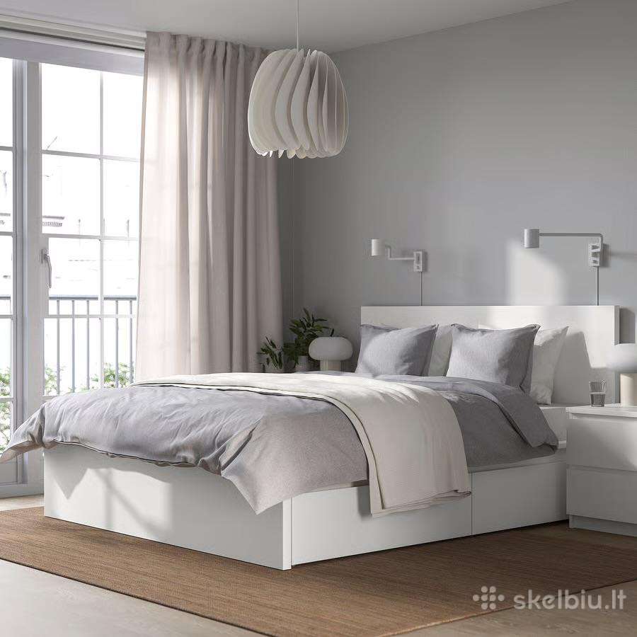 Geros bukles Ikea lova su su čužinių ir stalčiais