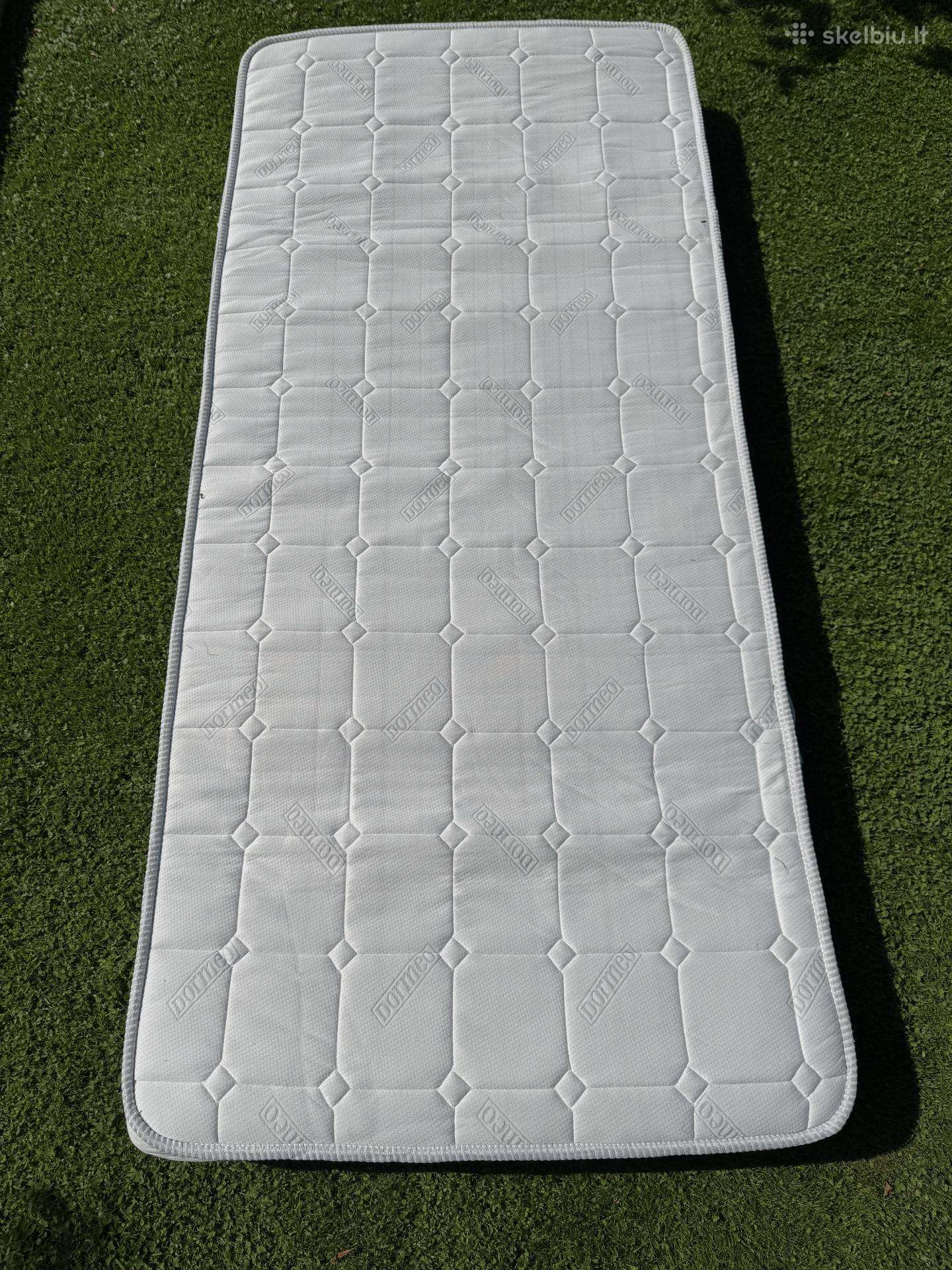 Viengulė medinė lova 90x200 cm su Dormeo čiužiniu
