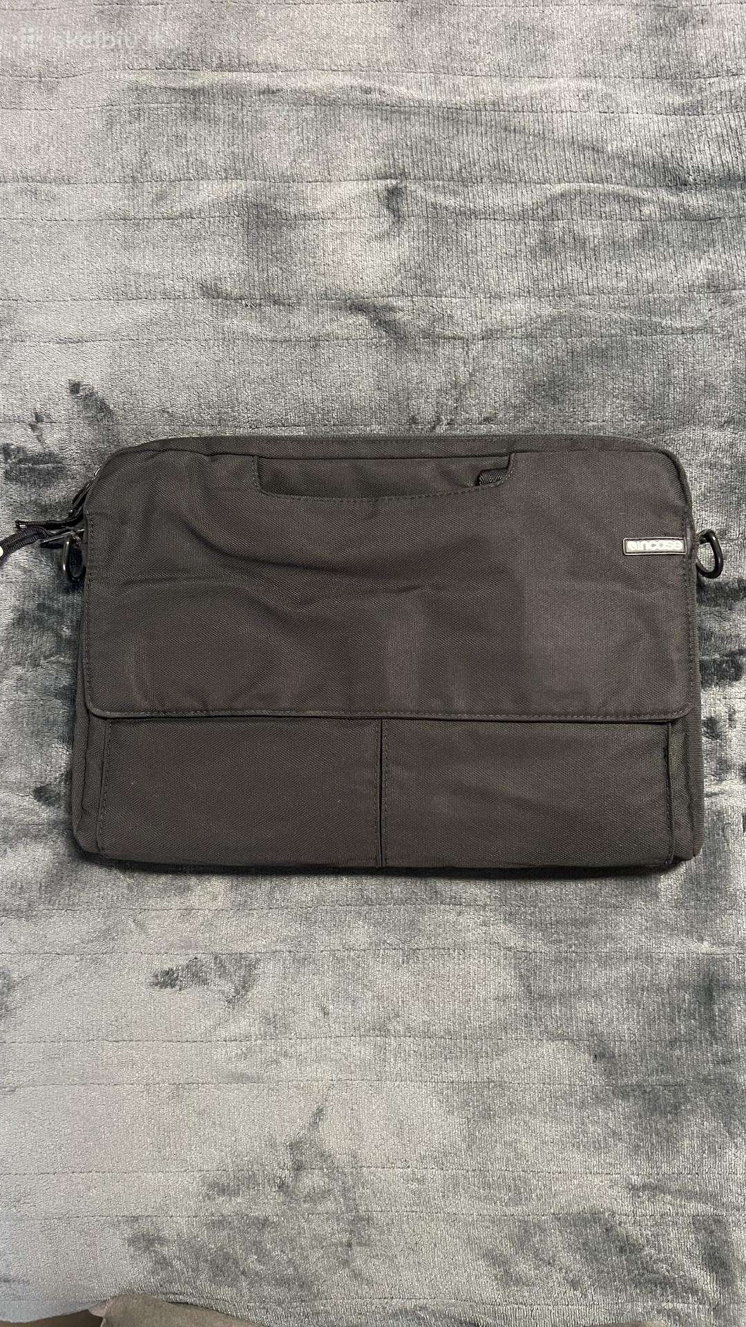 Incase MacBook Pro / MacBook Air dėklas