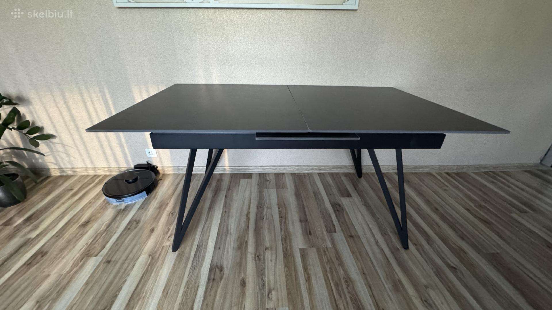 Išskleidžiamas valgomojo stalas
