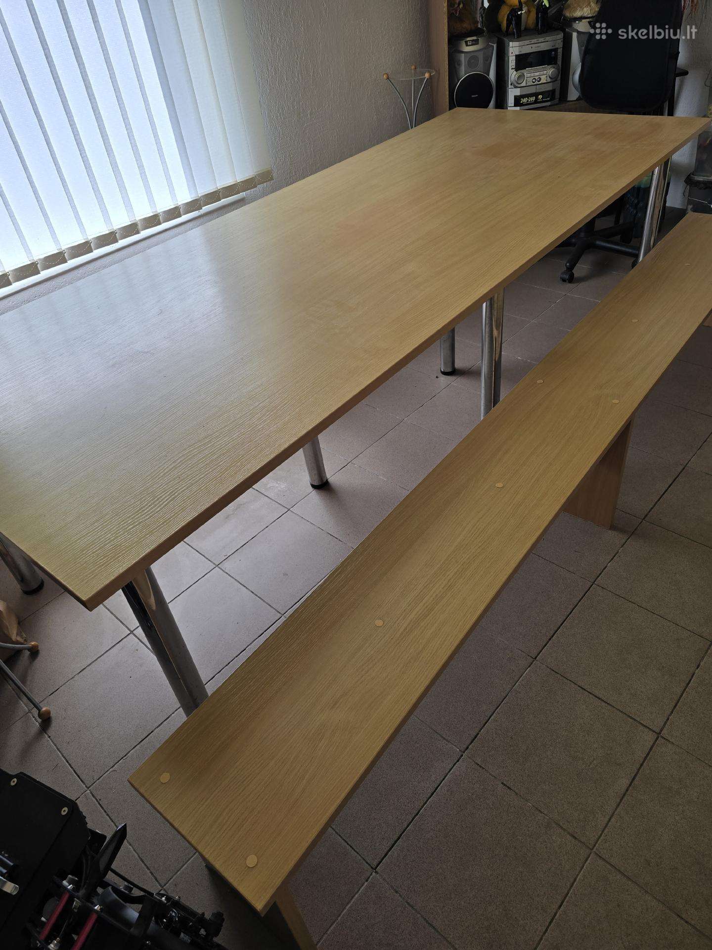 Stalas su suolais