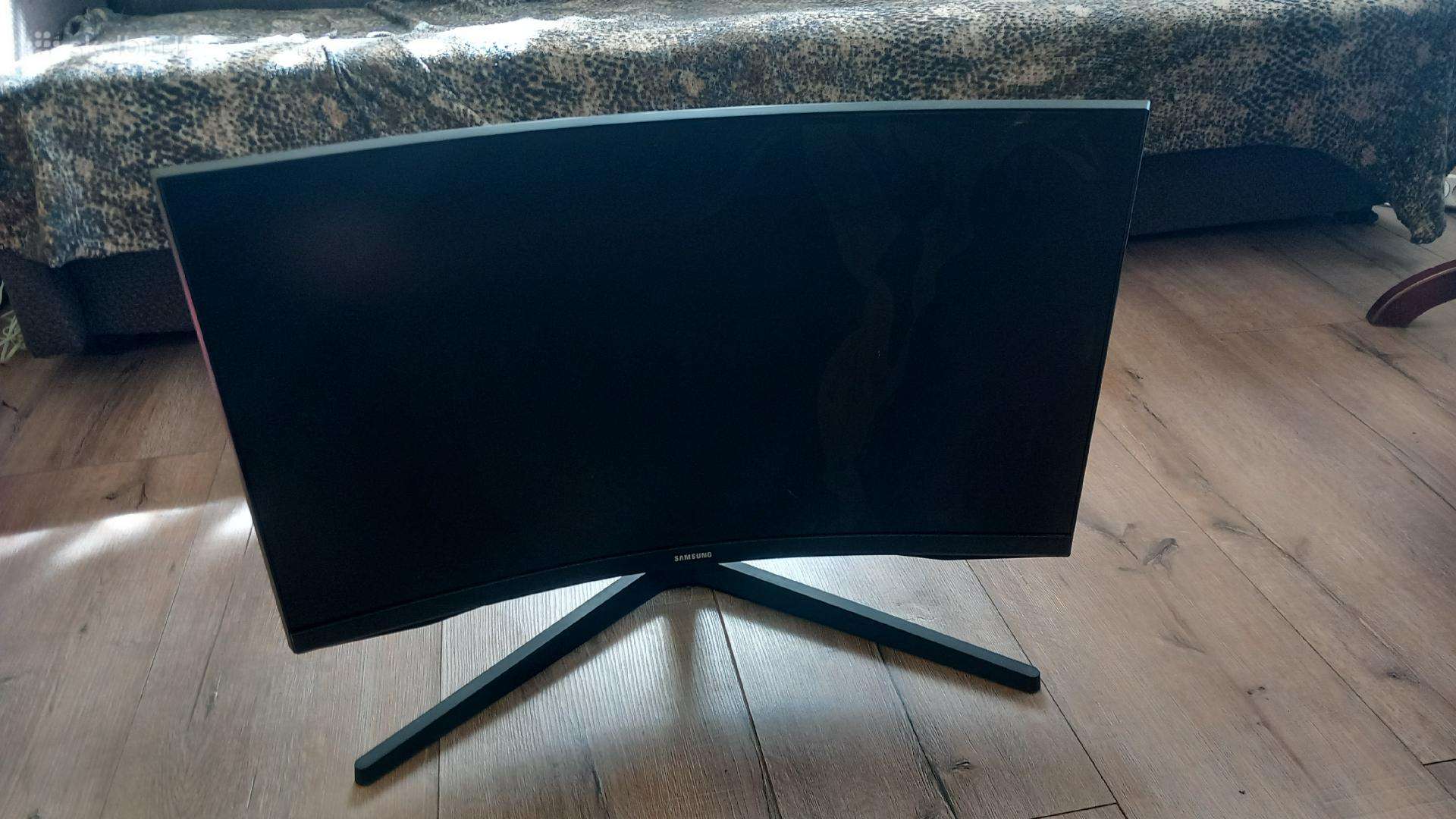 Samsung Odyssey G5 (S27cg552eu) monitorius dalimis