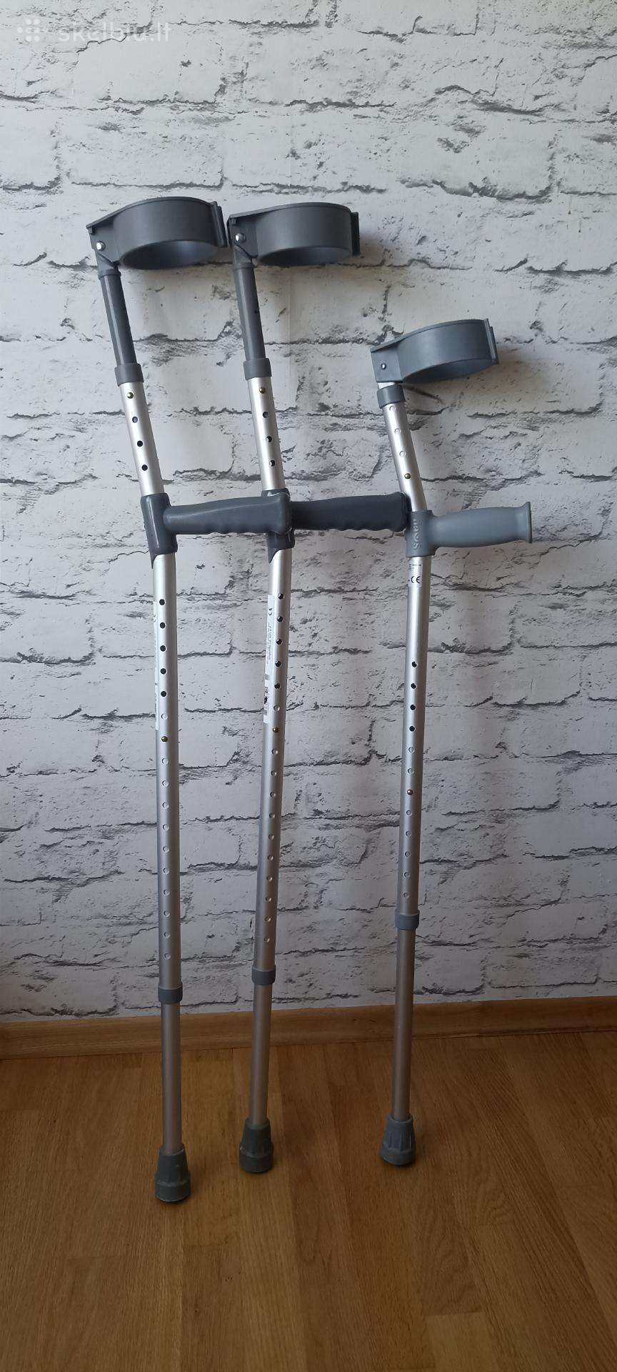 Naudoti alkūniniai ramentai.vieneto kaina 10€.