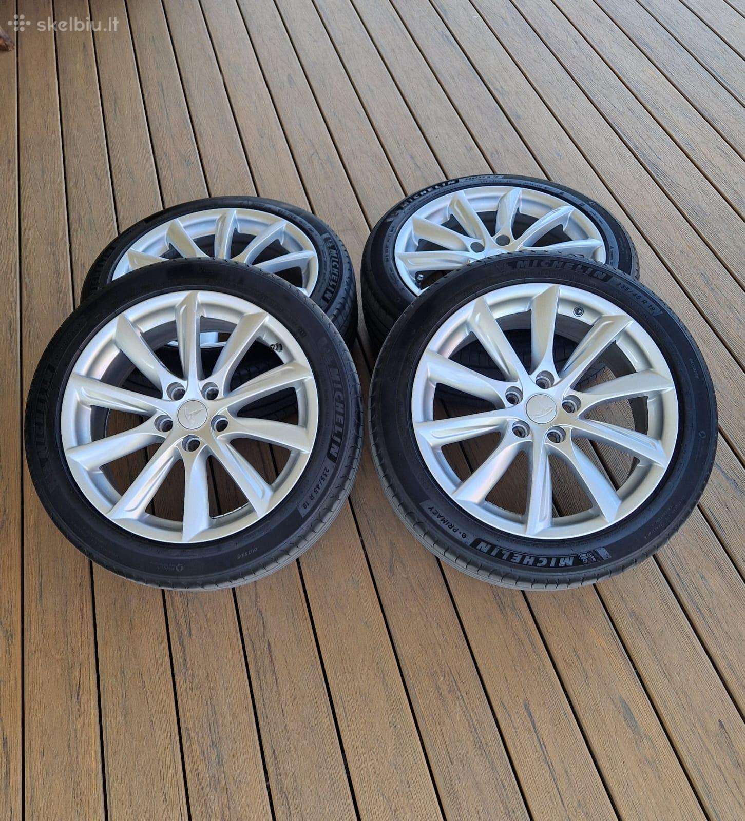 Tesla model 3 2025 ratai