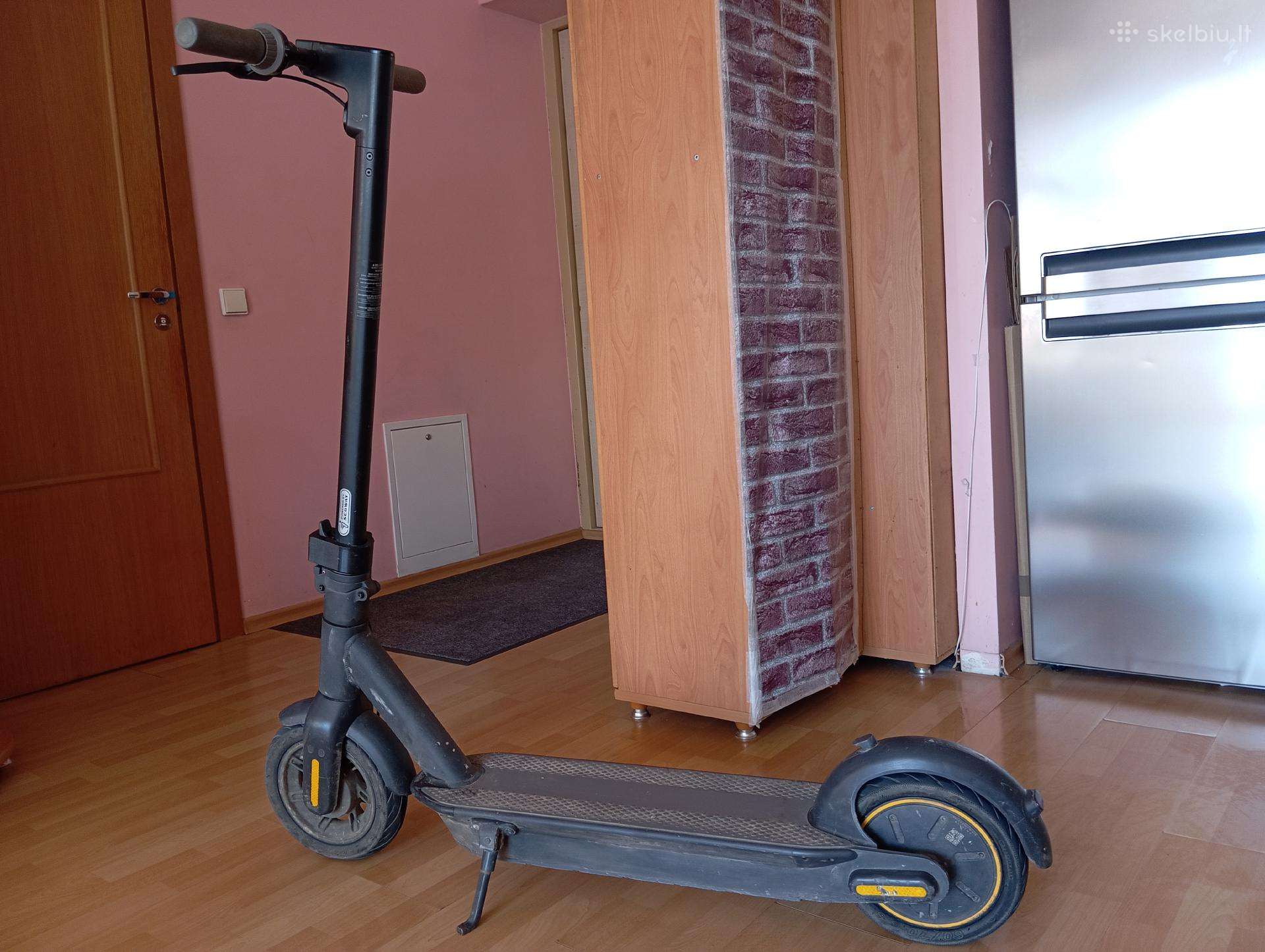 Ninebot max G30 su pakroveju