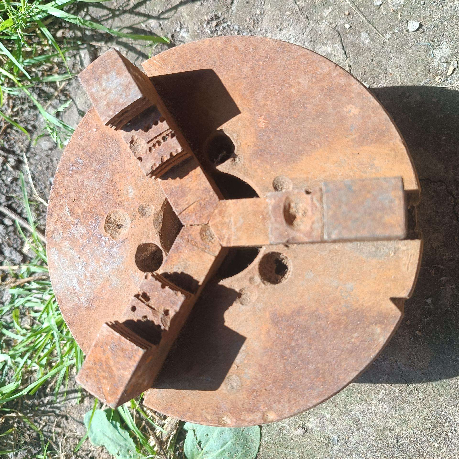 Tekinimo staklių griebtuvas 160 mm (Patronas)