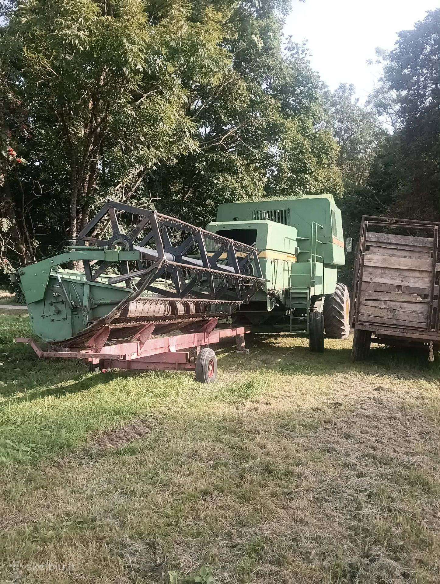 Parduodamas kombainas John Deere 1075