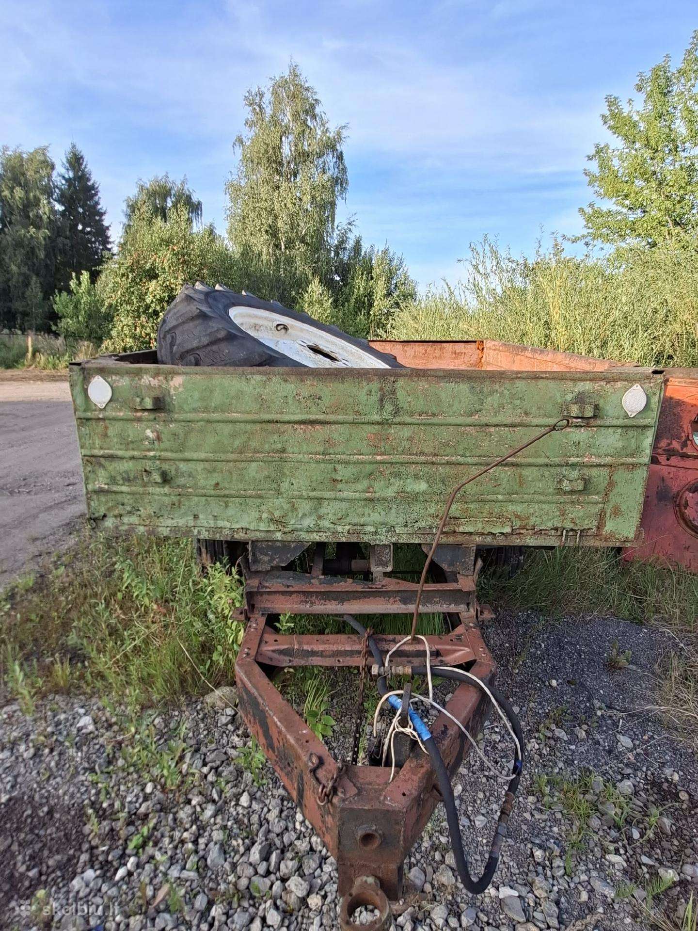 Vienašė priekaba su dokumentais