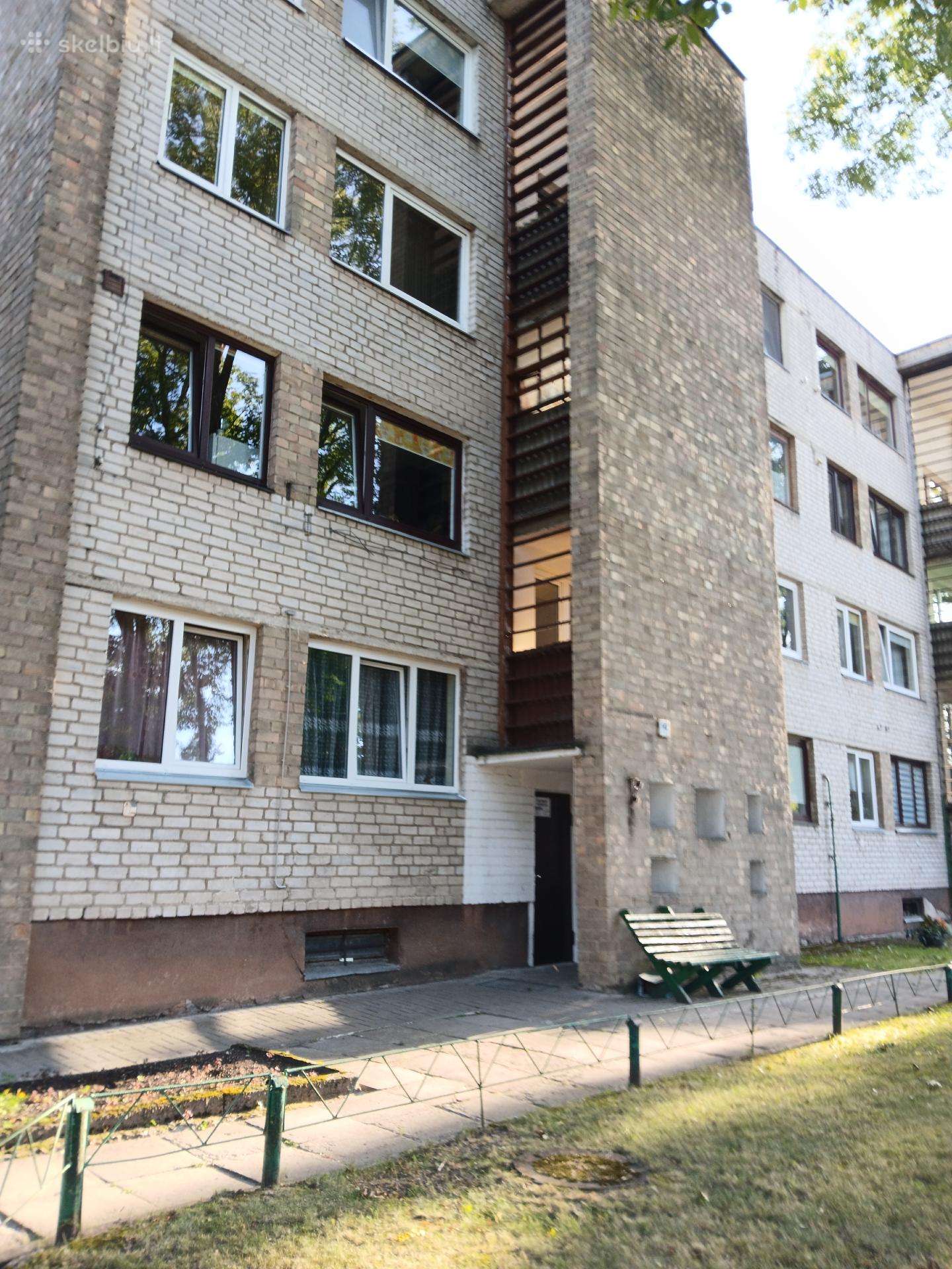 Išnuomojamas butas miesto centre ilgam nuomai.