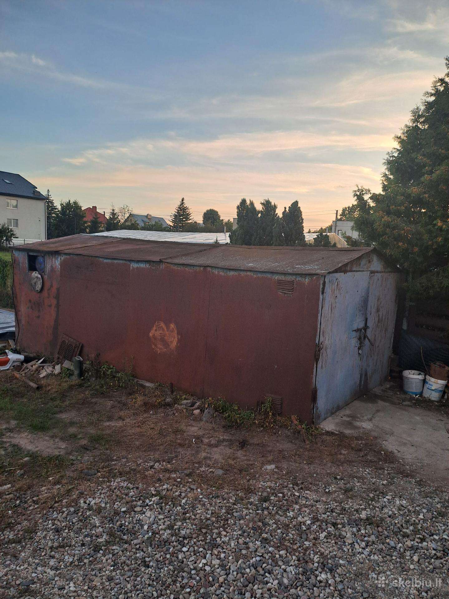 Metalinis garažas