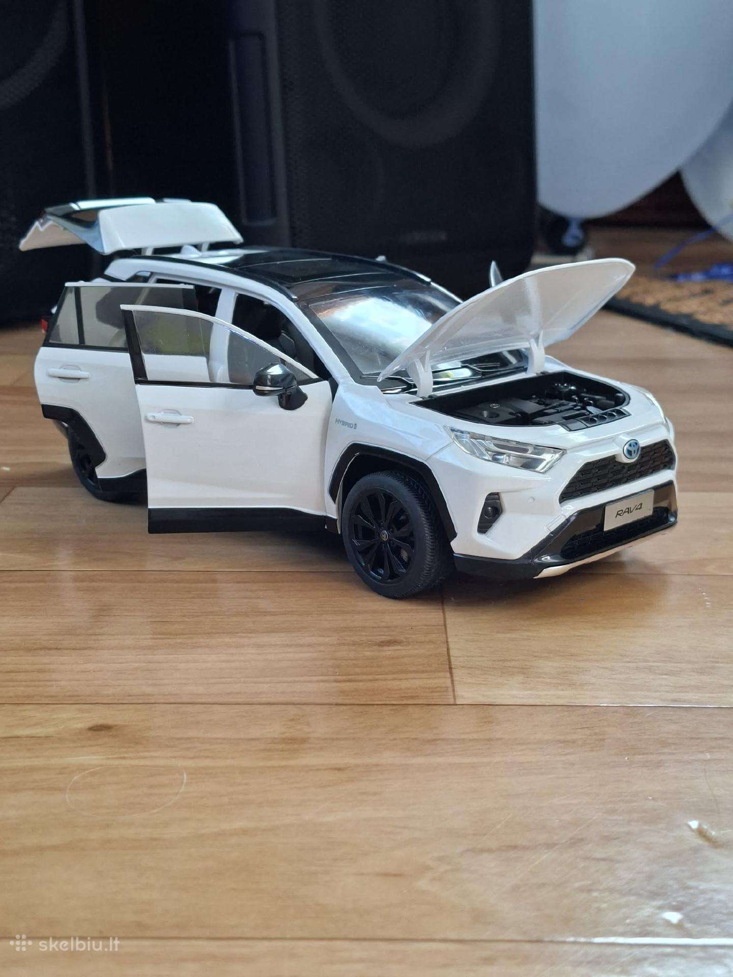 1:18 Toyota Rav4