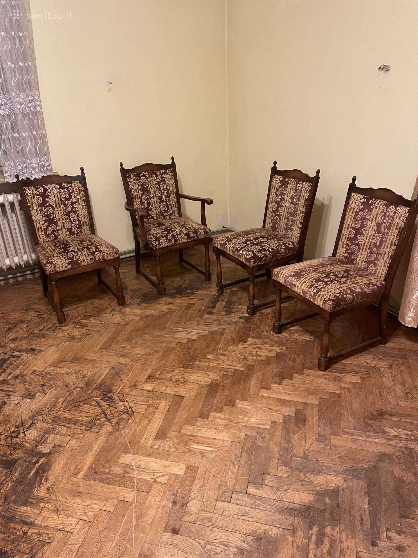Keturios klasikinės kėdės
