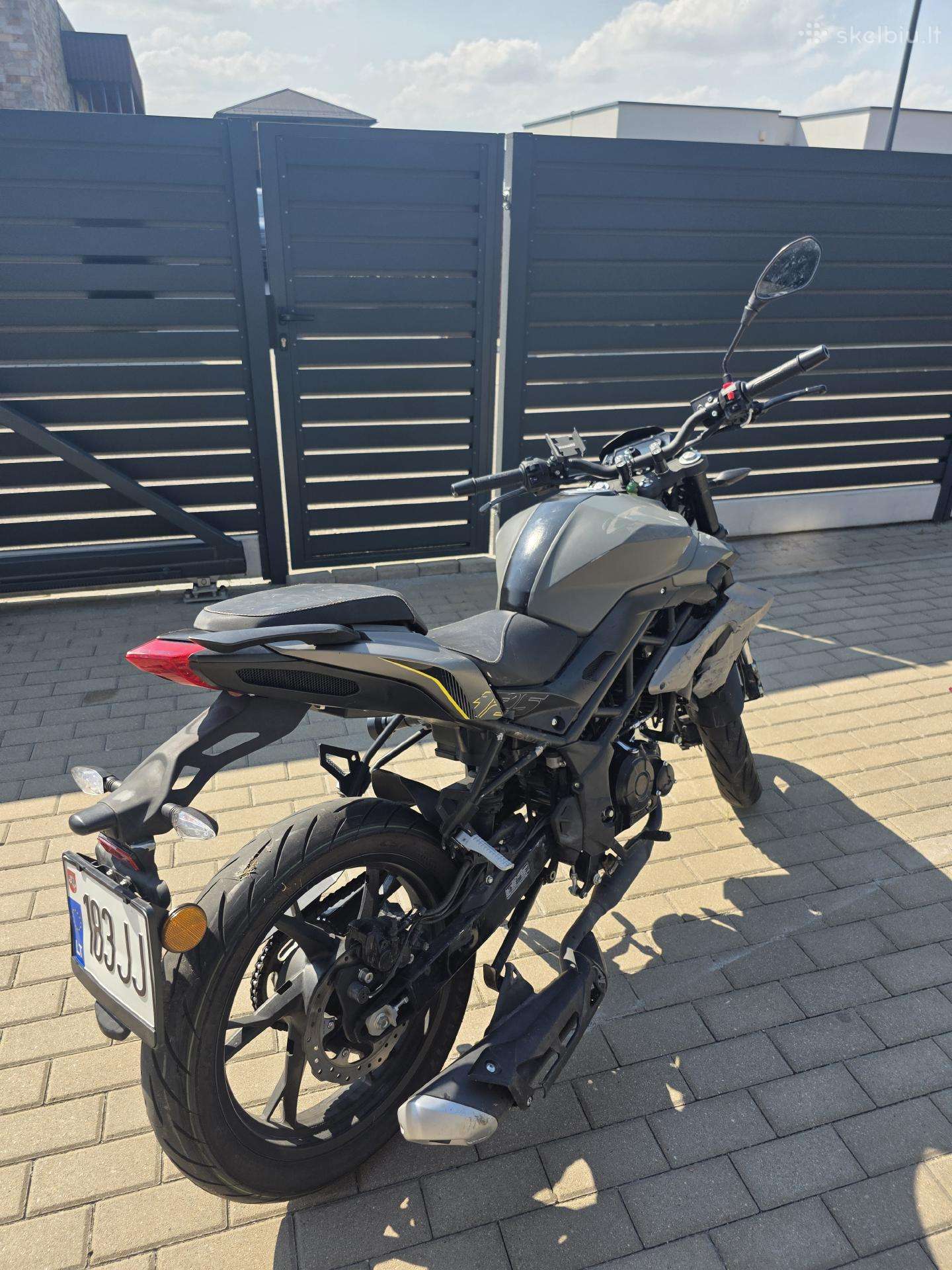 Benelli 125, street / classic