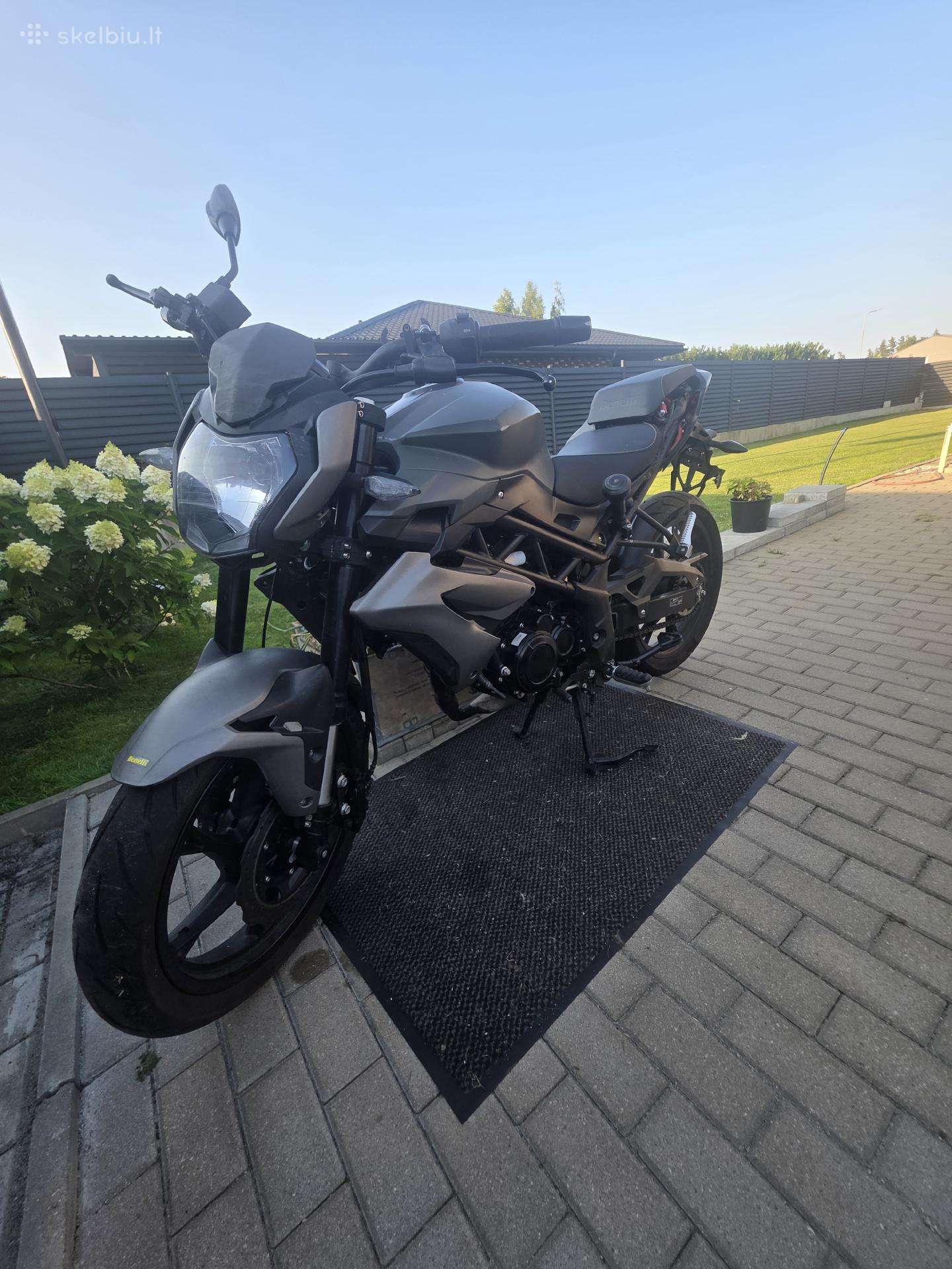 Benelli 125, street / classic