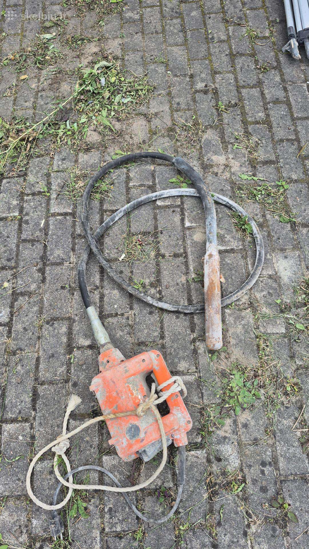 Giluminis betono vibratorius