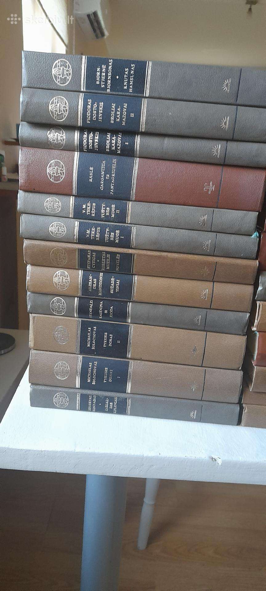 Parduodu Pasaulinės literatūros knygas