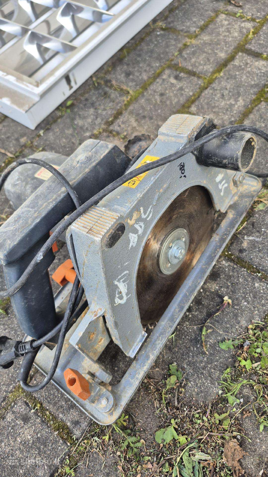 Elektriniai diskiniai pjūklai / pjovimo staklės