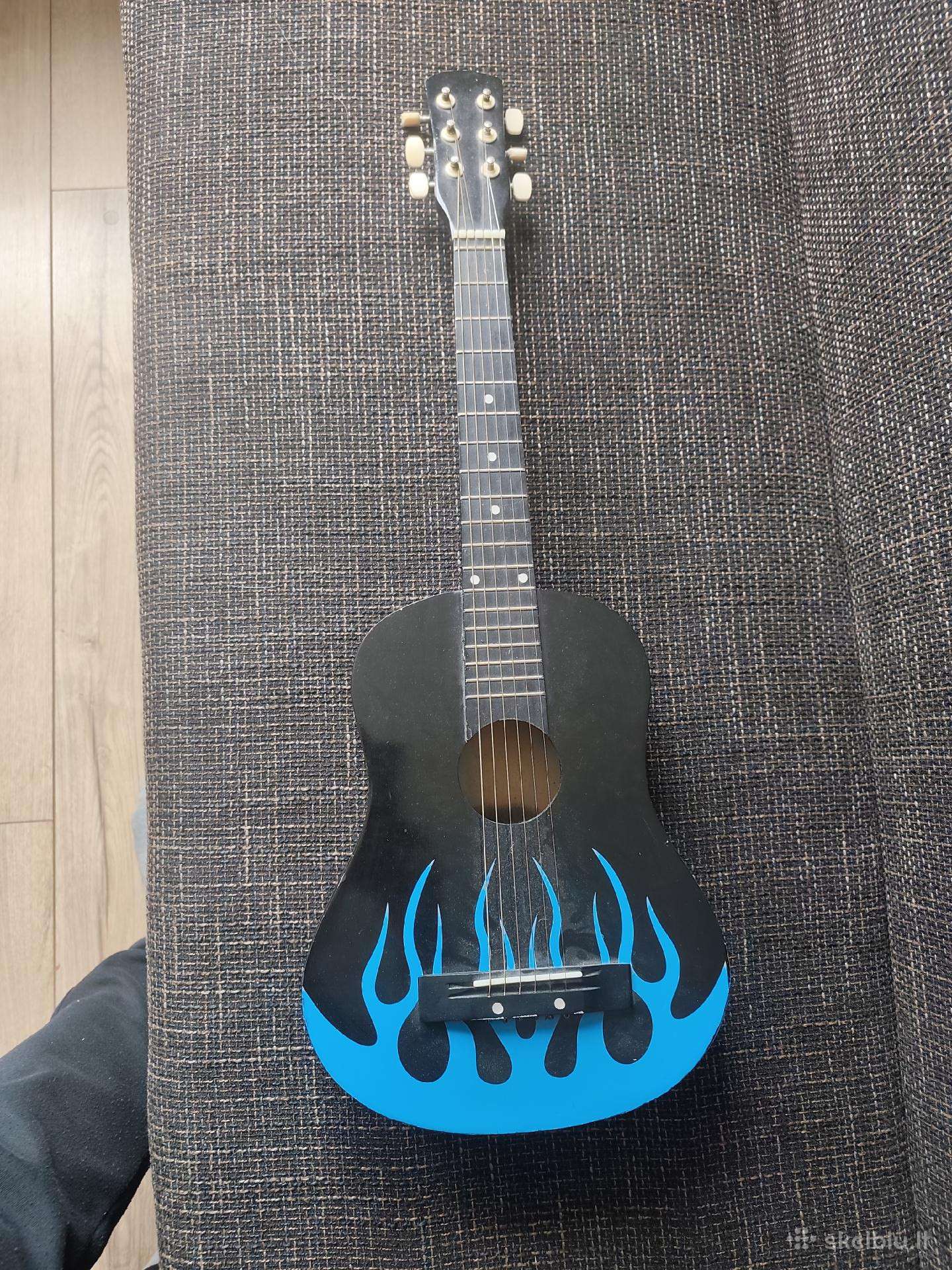 Gitara (nedidelė)