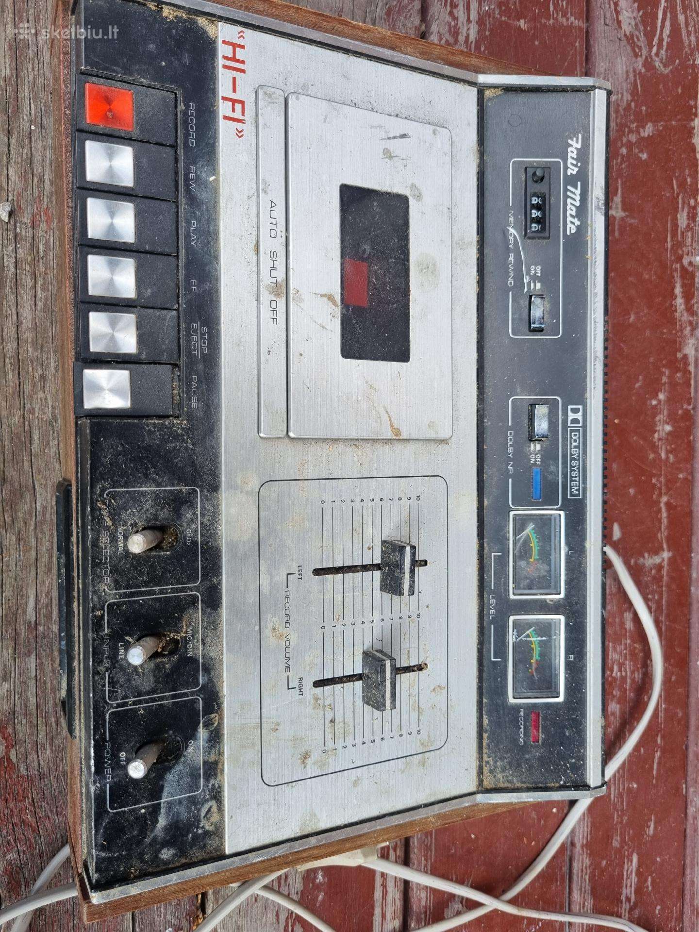 Kasetinis retro magnetafonas