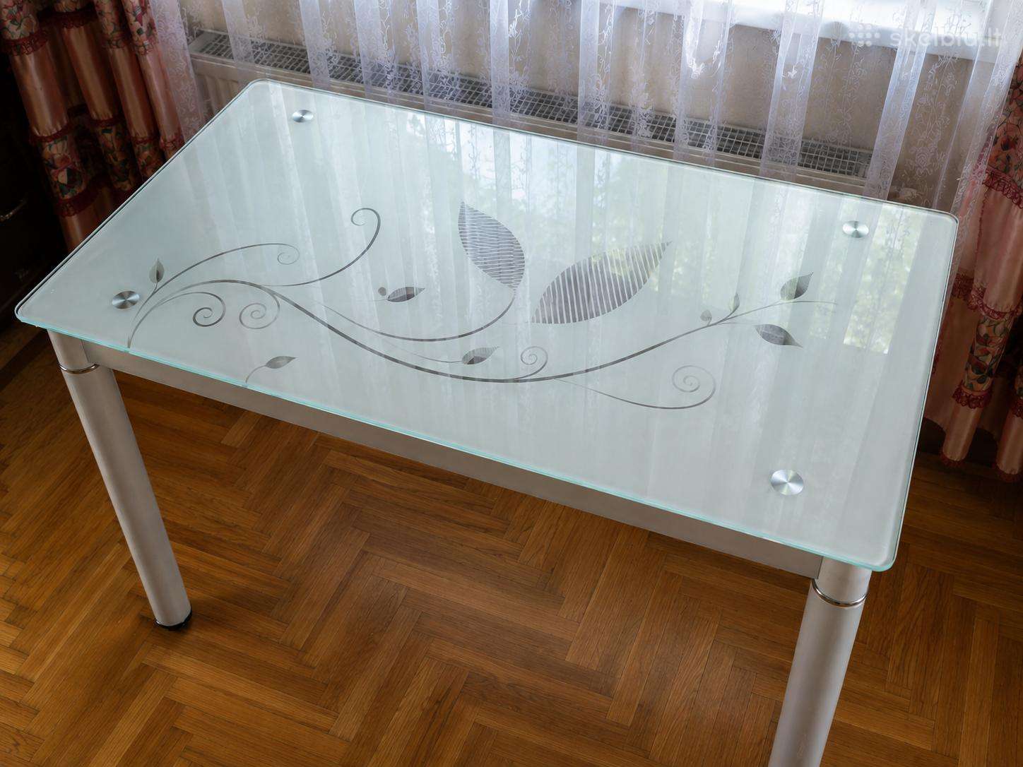 Elegantiškas stiklinis valgomojo / virtuvės stalas