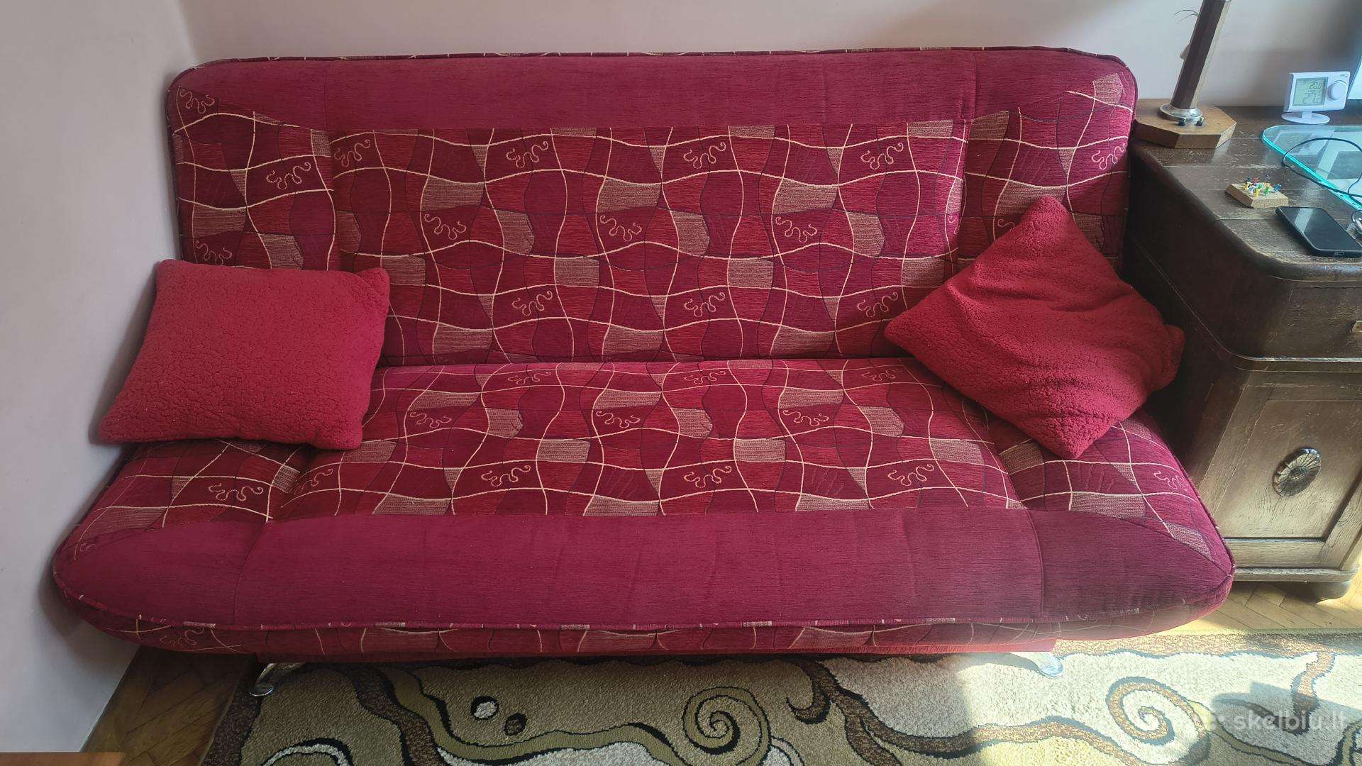 Atiduodame Raudoną Sofa Lovą