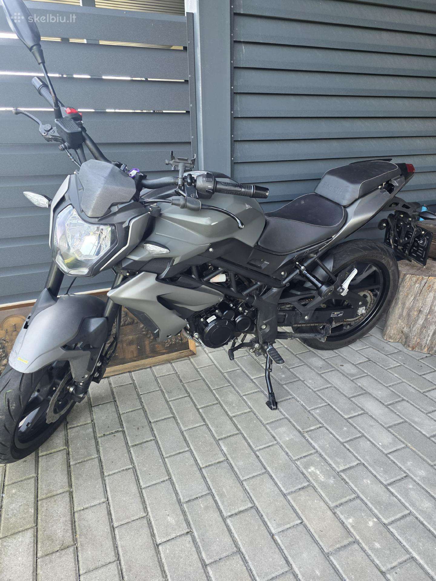 Benelli 125, street / classic