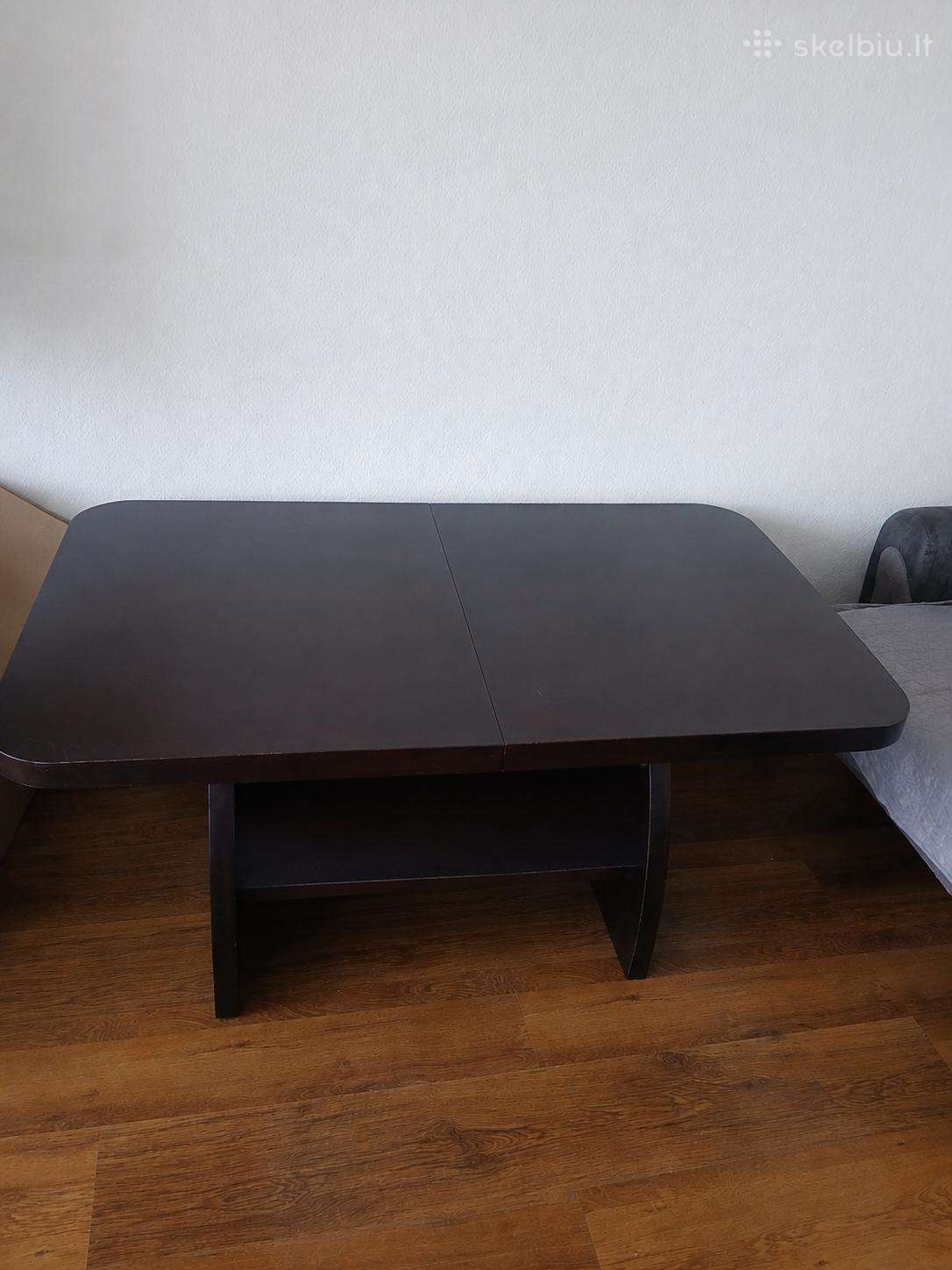 Stalas su pakėlimo prailginimo funkcija