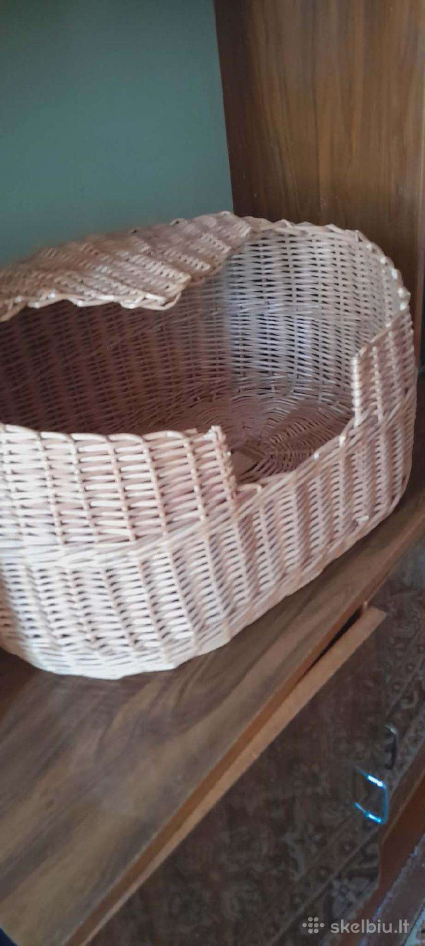 Pintas rankų darbo krepšį–guolį natūralių vytelių