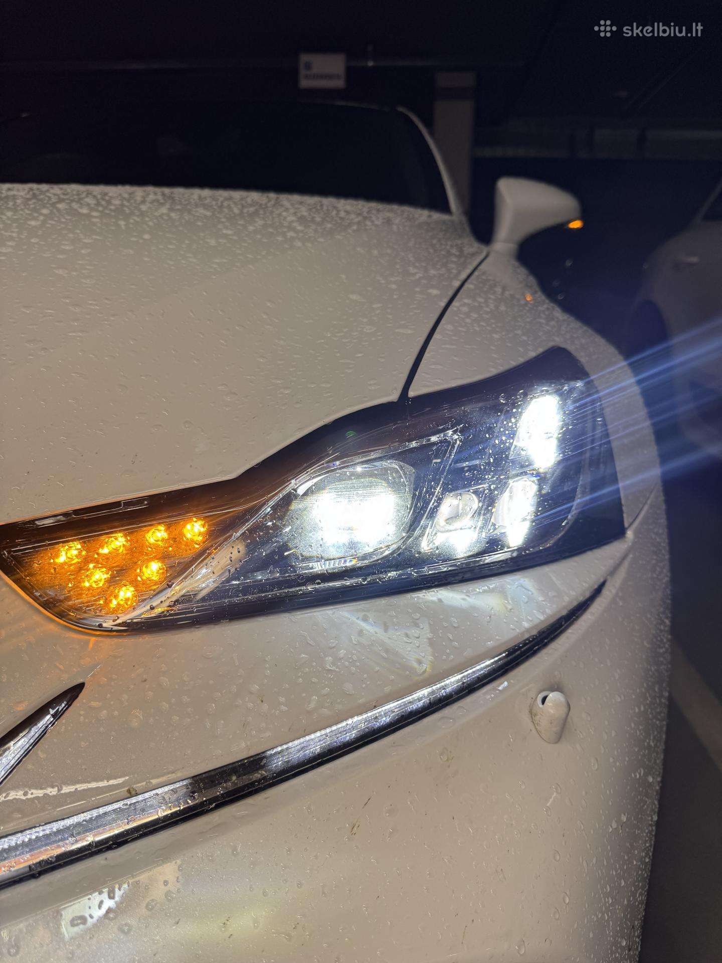 Lexus is 2017-2020 full LED žibintai