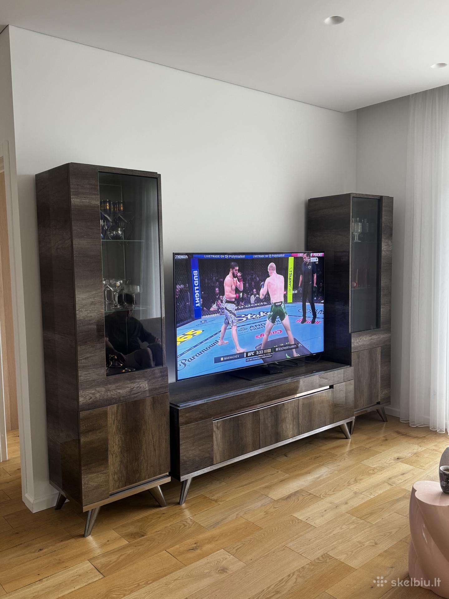 Medea firmos TV spintelė ir šonines vitrinos