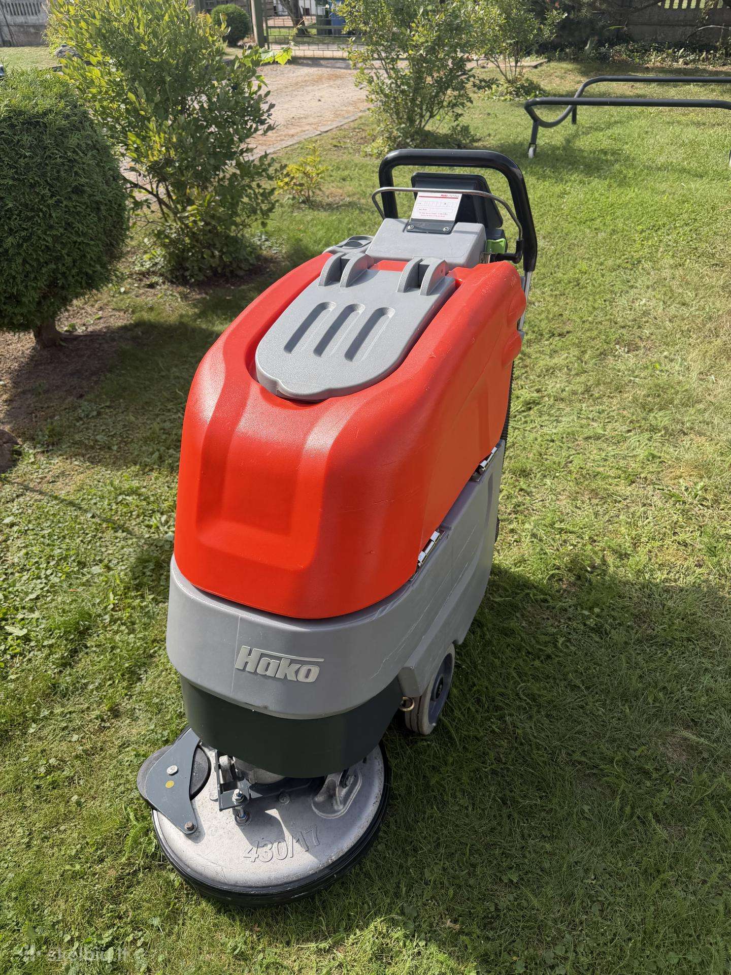 Hako grindų plovimo valymo mašina Hako b30