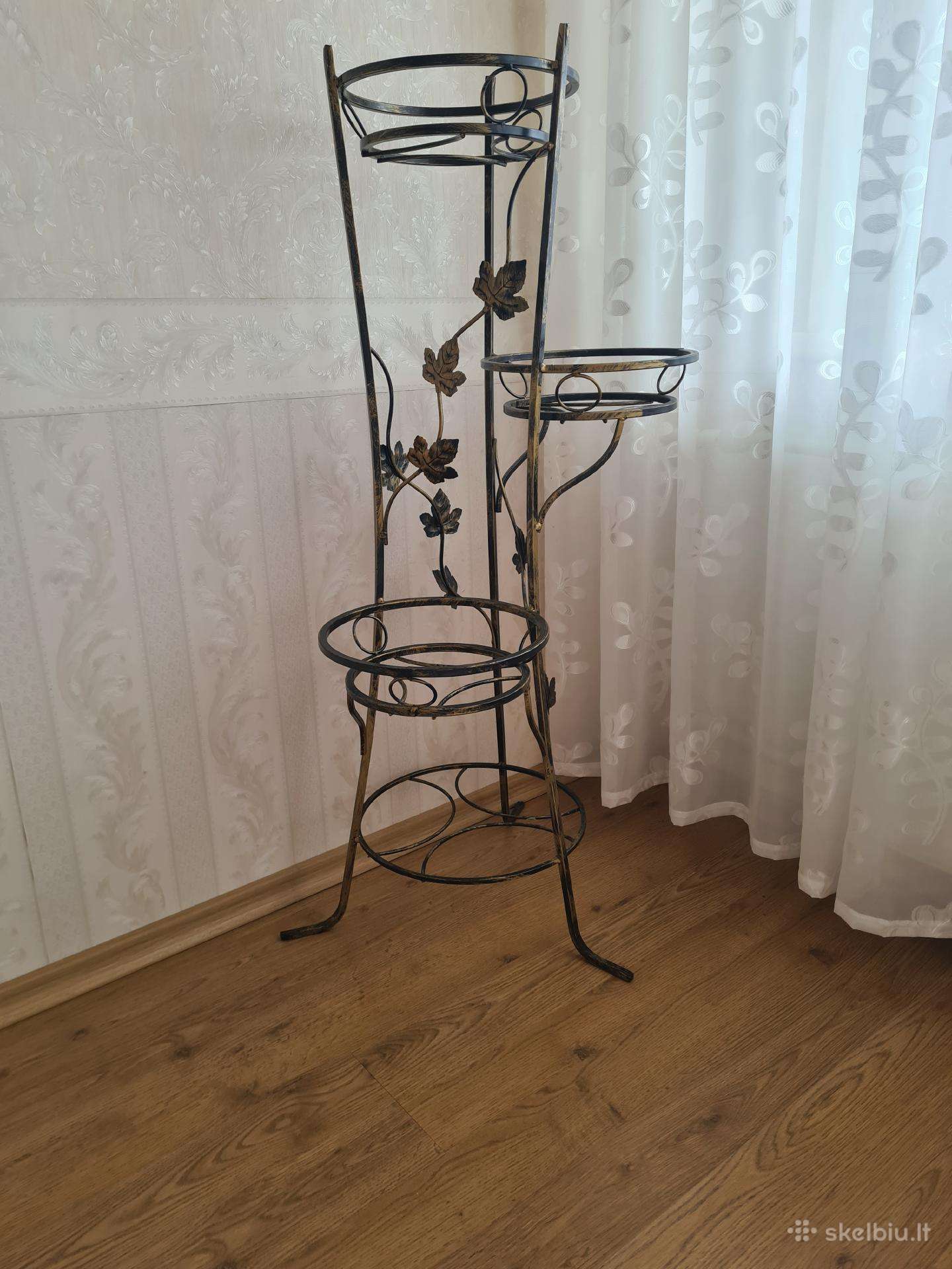 Metalinis gėlių stovas