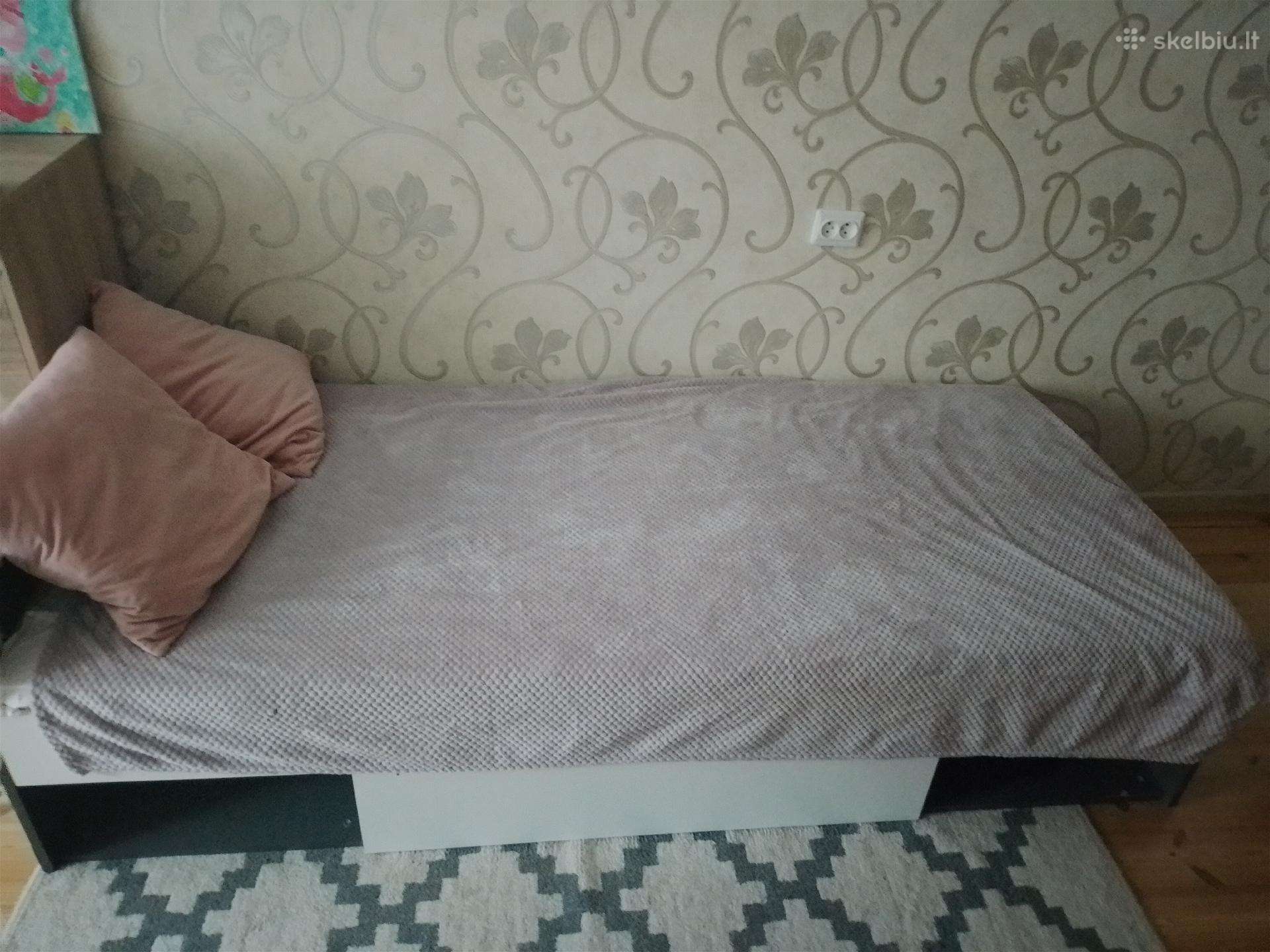 Dovanoju viengule lova.