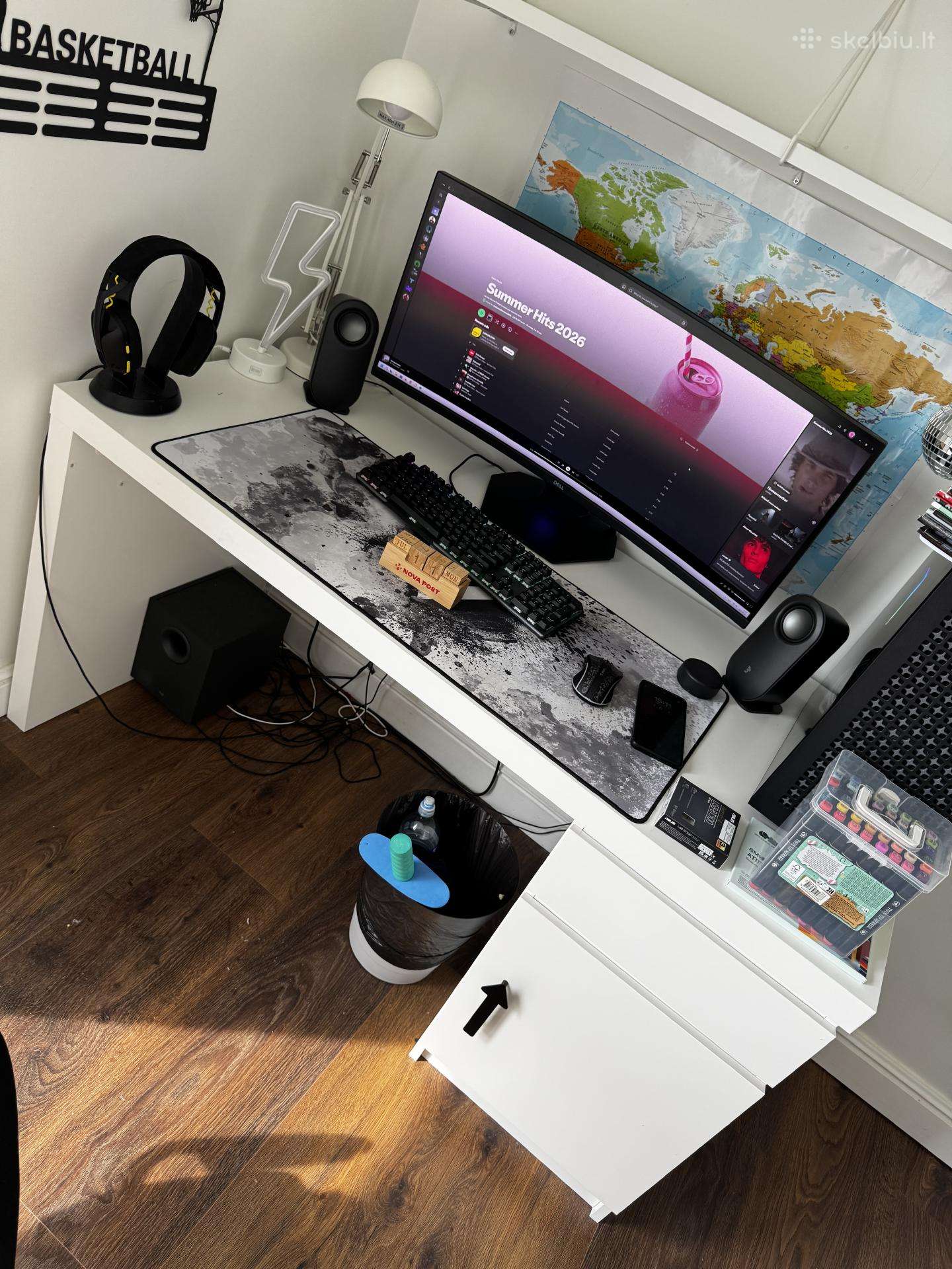 Ikea rasomasis stalas Malm