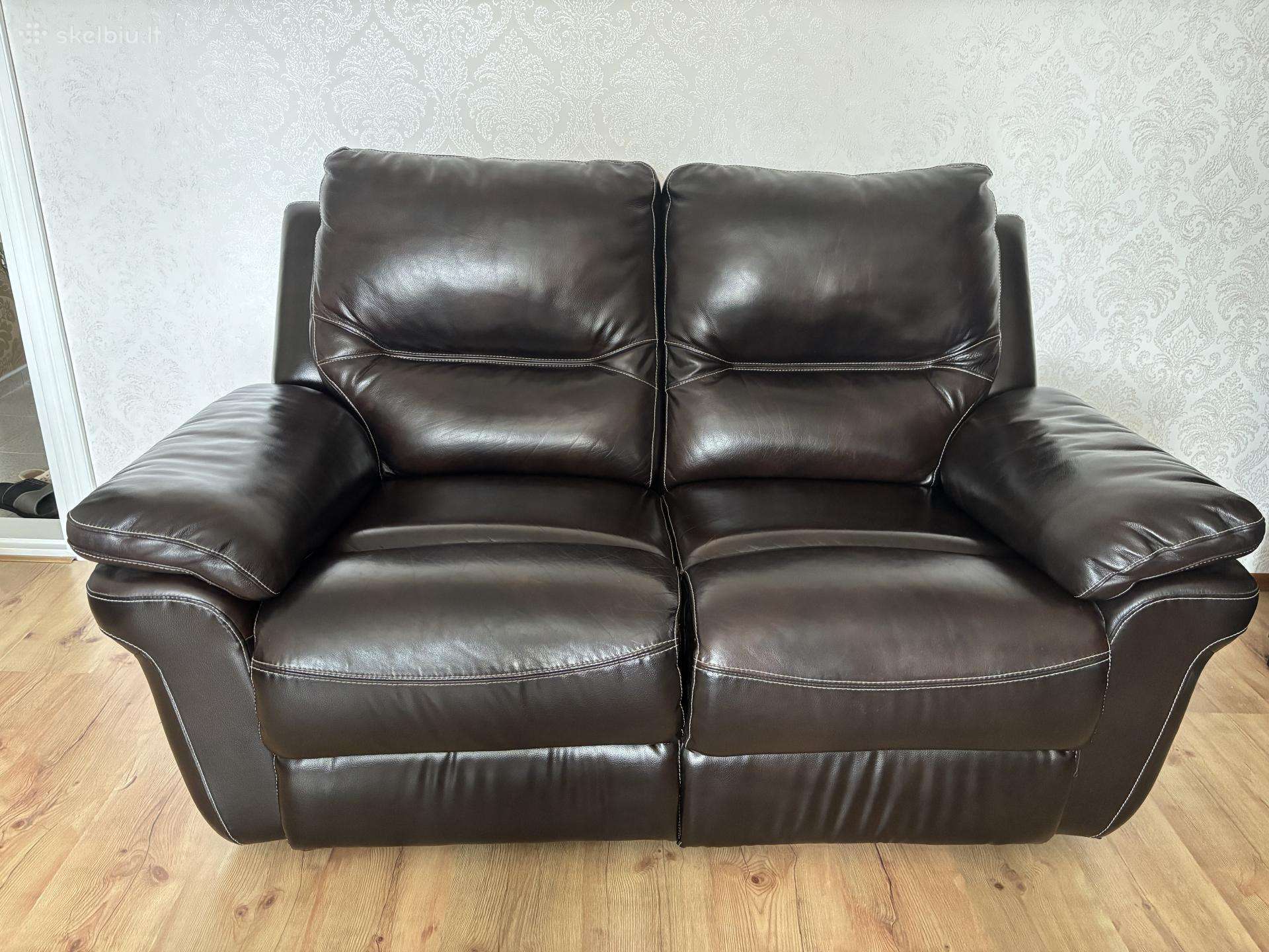Odinė sofa-reklaineris.