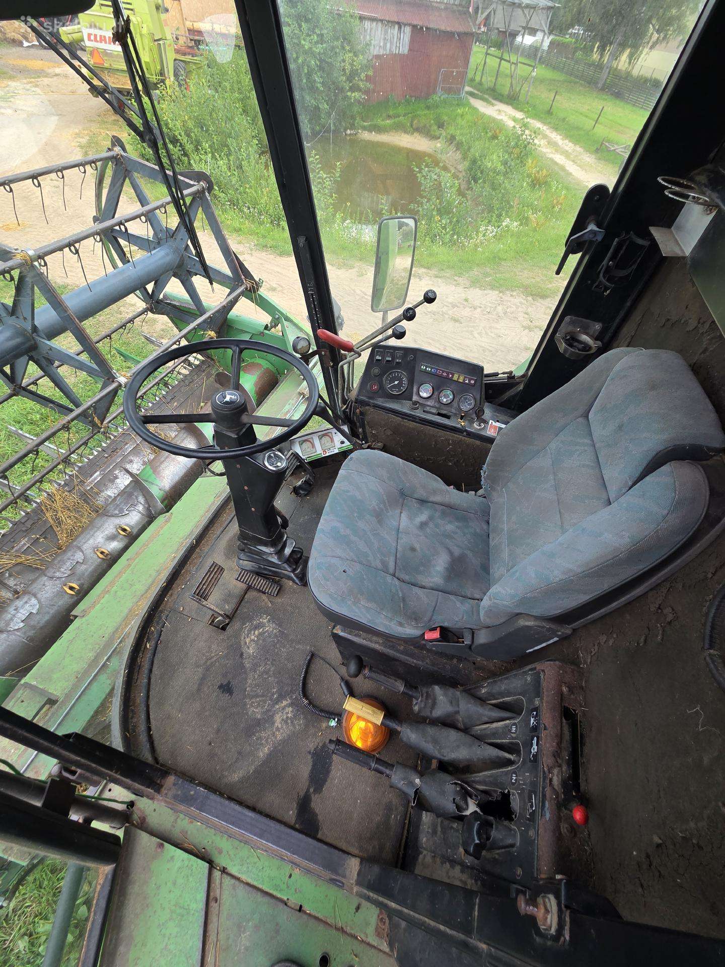 John Deere 1055, combine harvesters